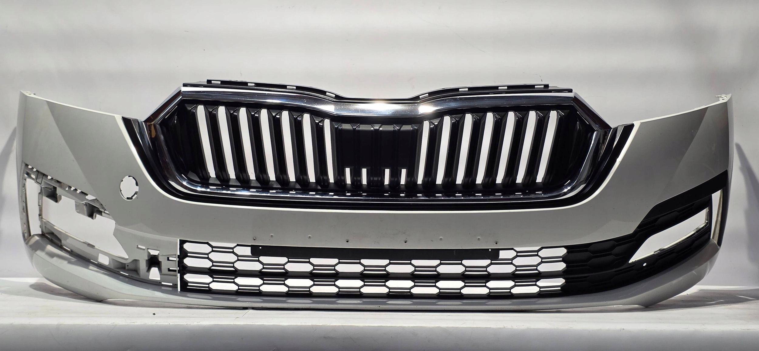 front bumper grille SKODA OCTAVIA IV 20- original 5E3807221