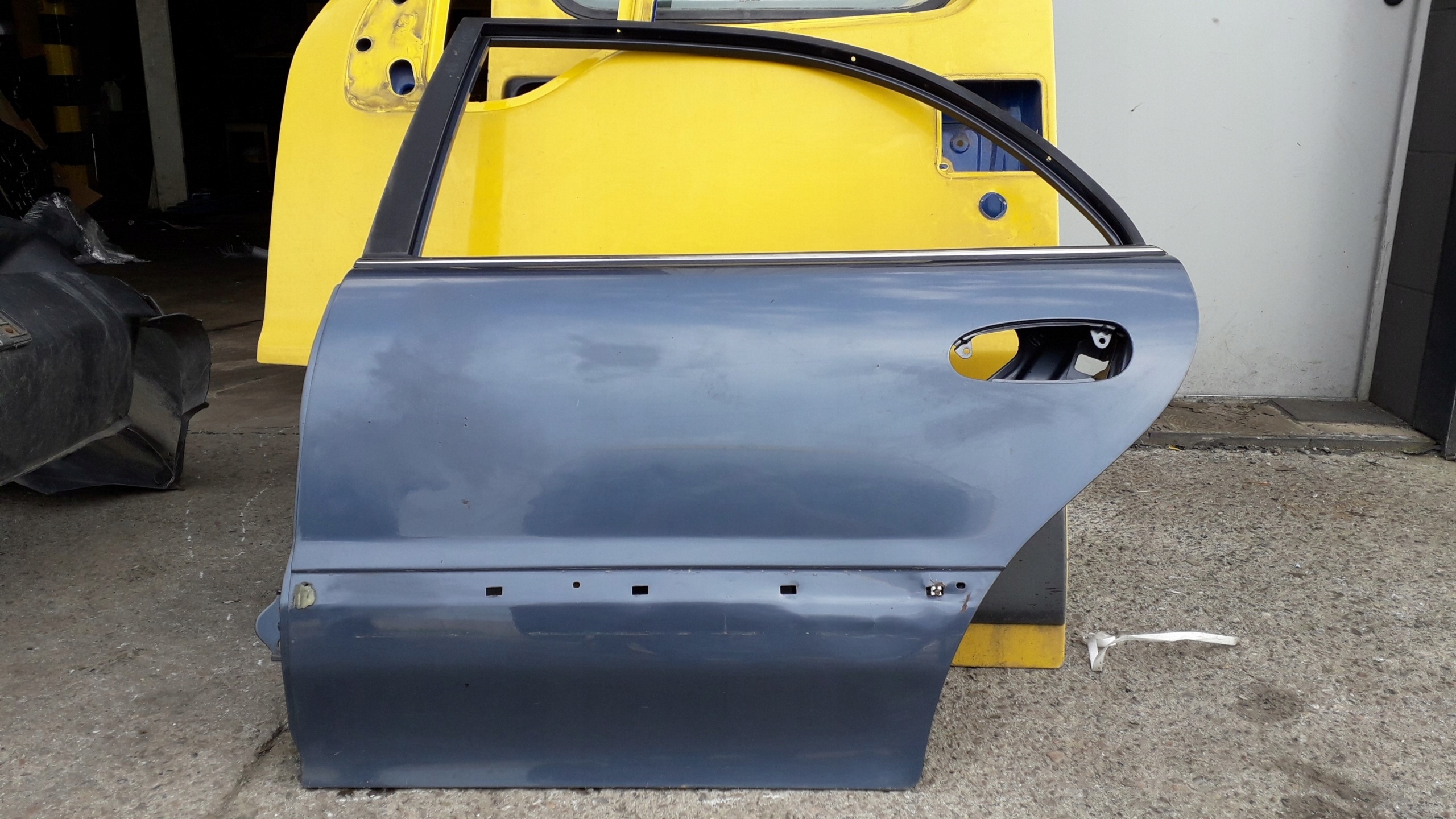 HYUNDAI SONATA 96-98 DRZWI LEWE TYLNE