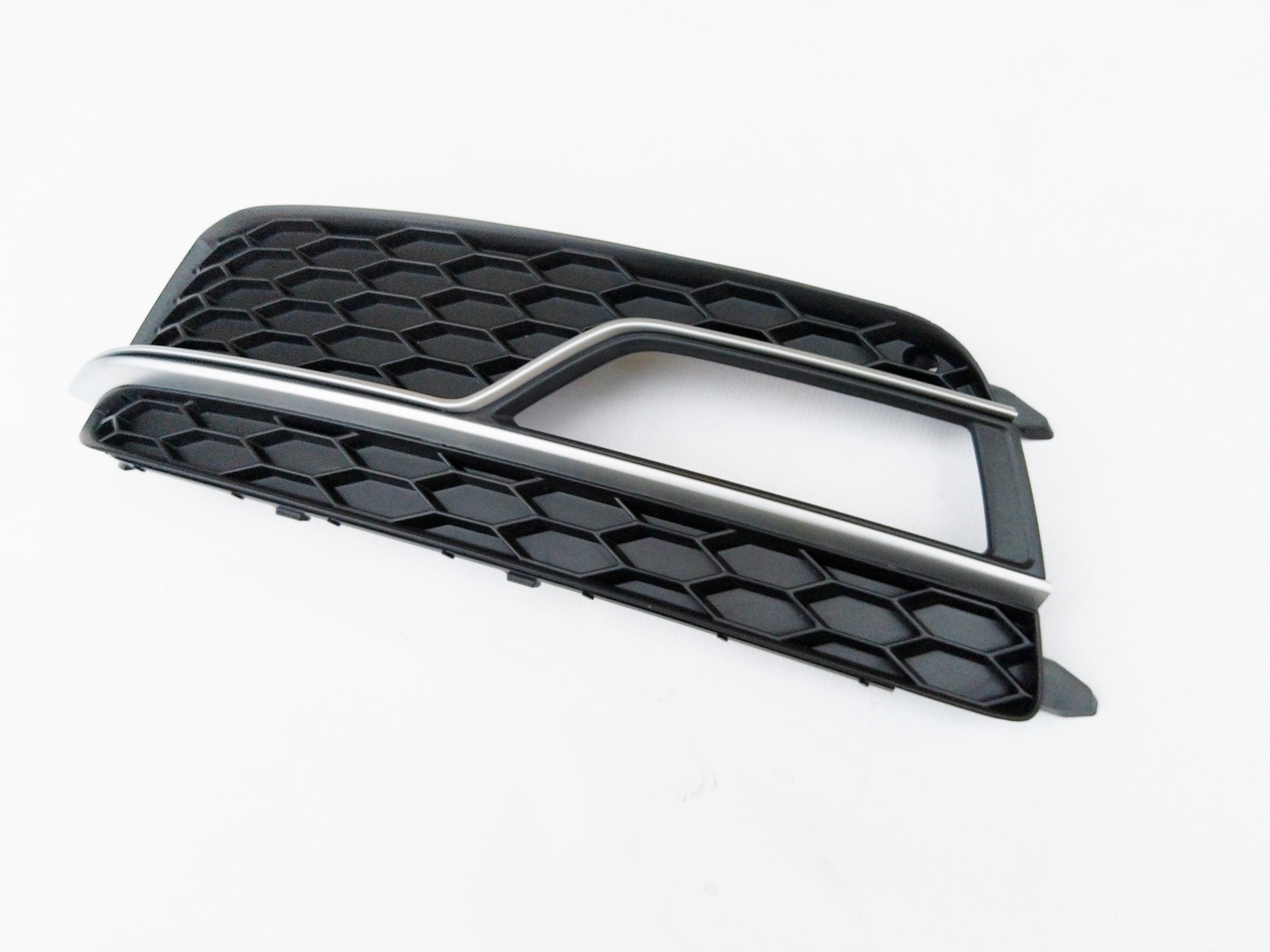 KRATKA HALOGENU LEWA AUDI A5 B8 S LINE LIFT 2011r Color silver