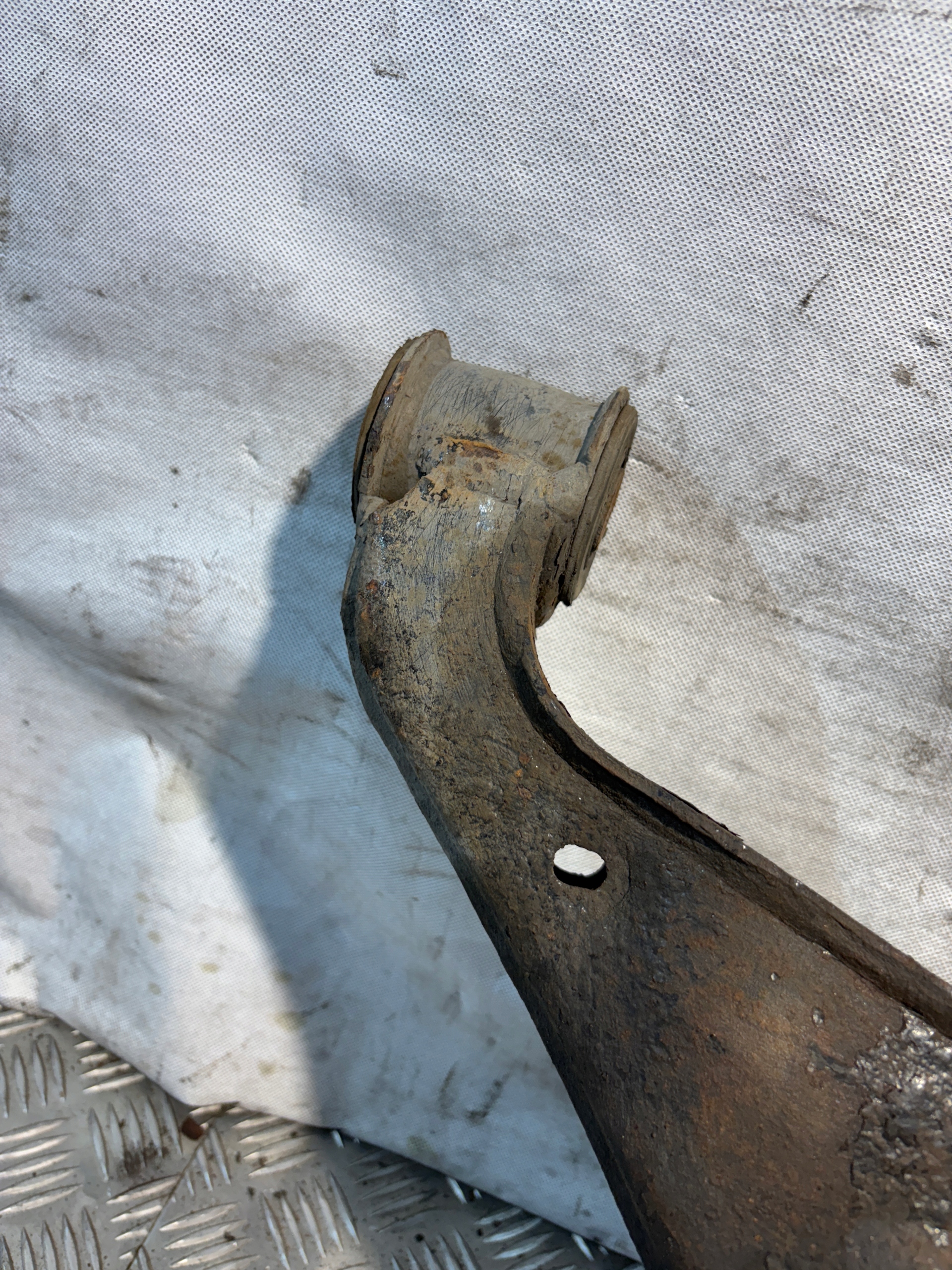arm right front Volkswagen Crafter and 2,5TDI