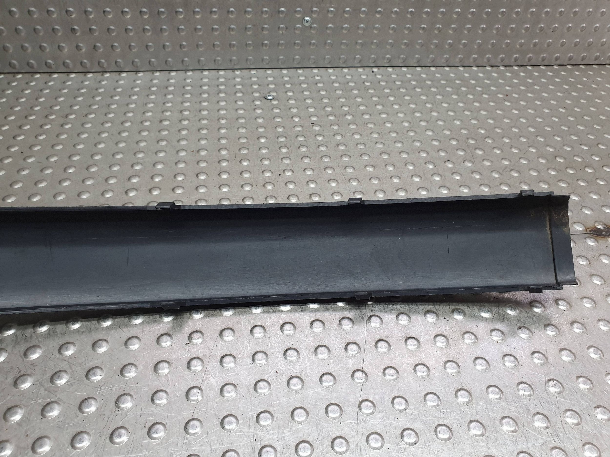 moulding of a bumper left front 3B0807717 VW PASSAT B5 LIFT