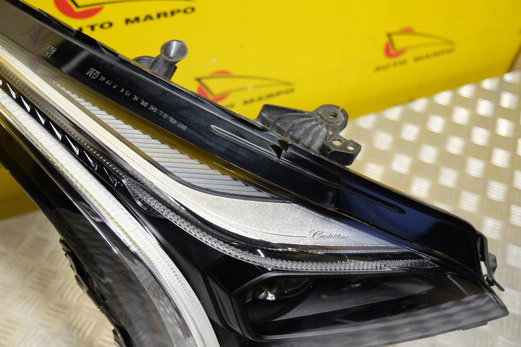 CADILLAC XT4 2019- REFLEKTOR LAMPA LED USA R USA Wersja Amerykańska