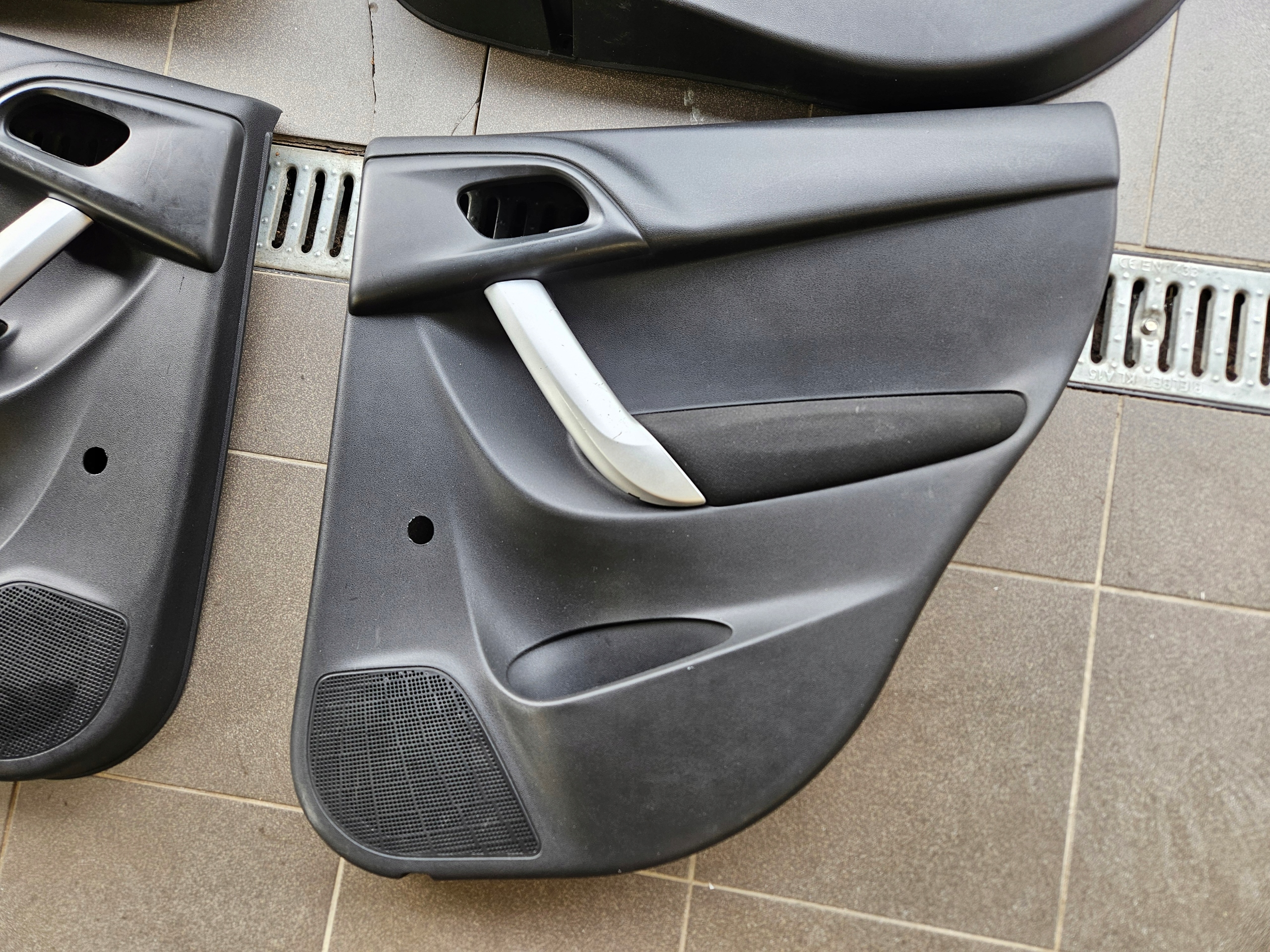 upholstery side for door CITROEN C3 II 2010