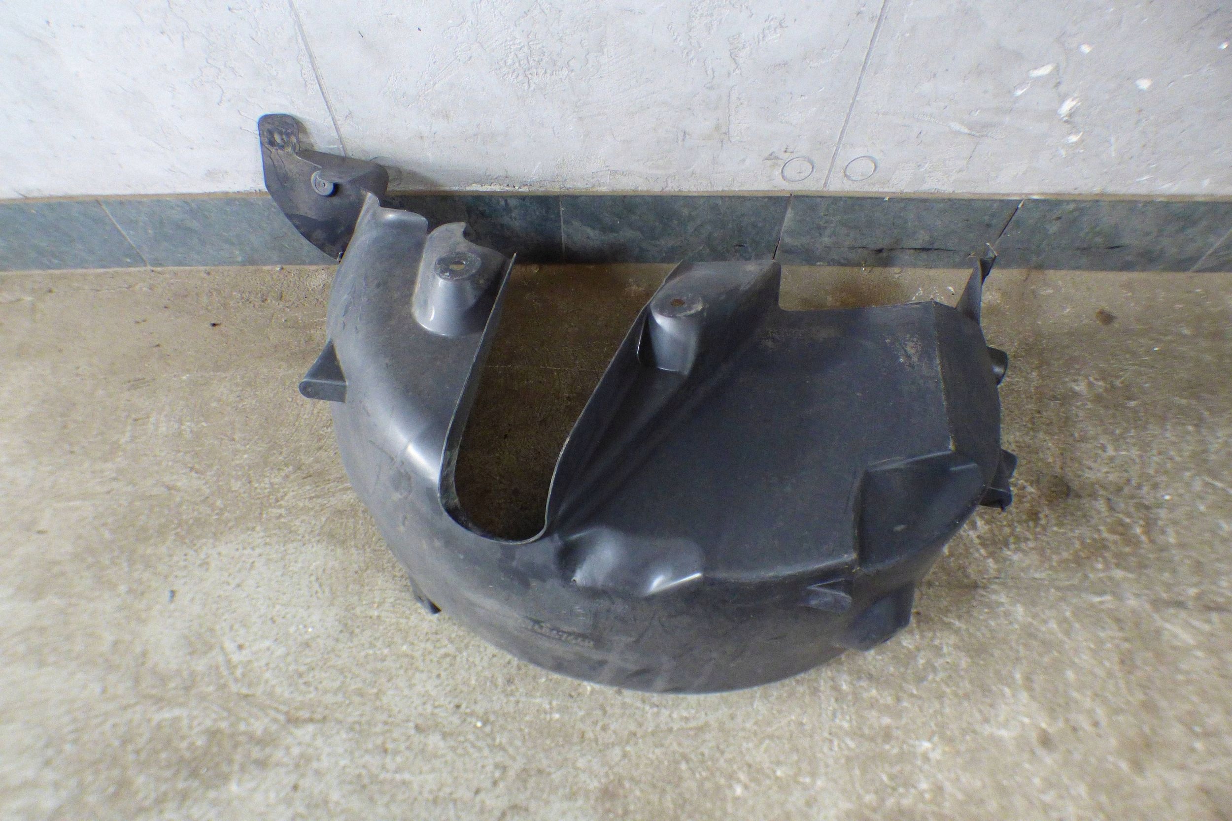 Renault Clio IV HB 5D mudguard right rear part 767486764R original st.BDB