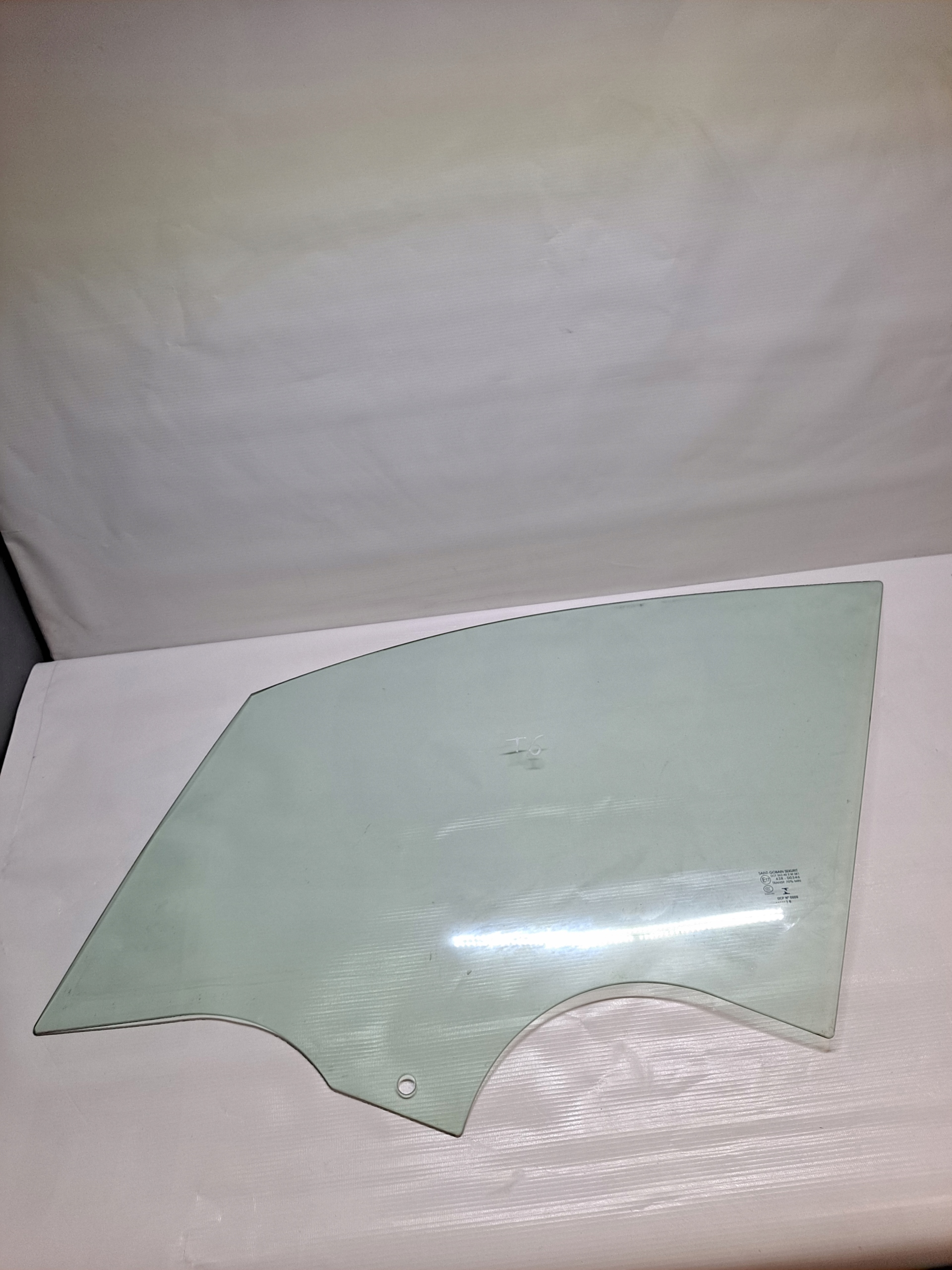 Скло передньої лівої двері VW T6 2016