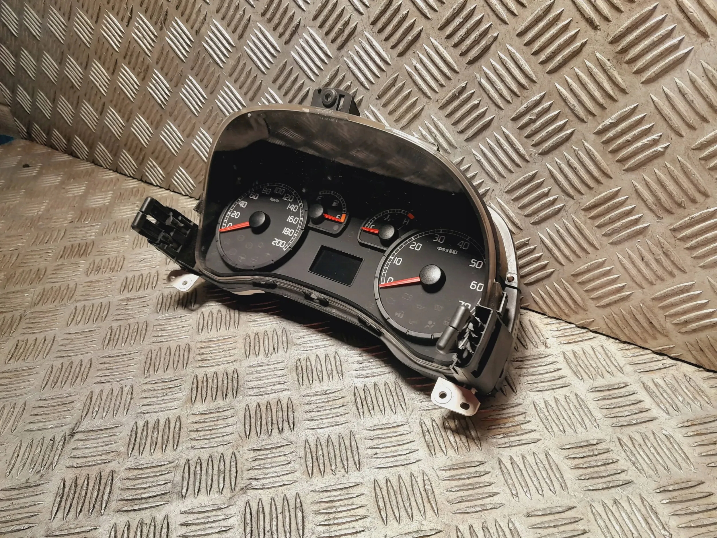 FIAT GRANDE PUNTO LICZNIK ZEGARY PRĘDKOŚCIOMIERZ 46833366 Typ samochodu Samochody osobowe