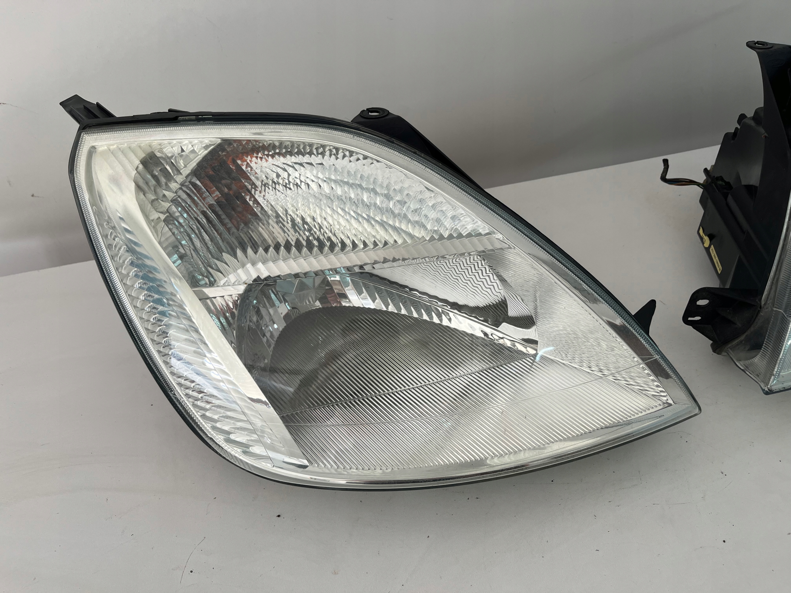 light Reflektor front right left Ford FIESTA Mk6 OEM 02-05r.