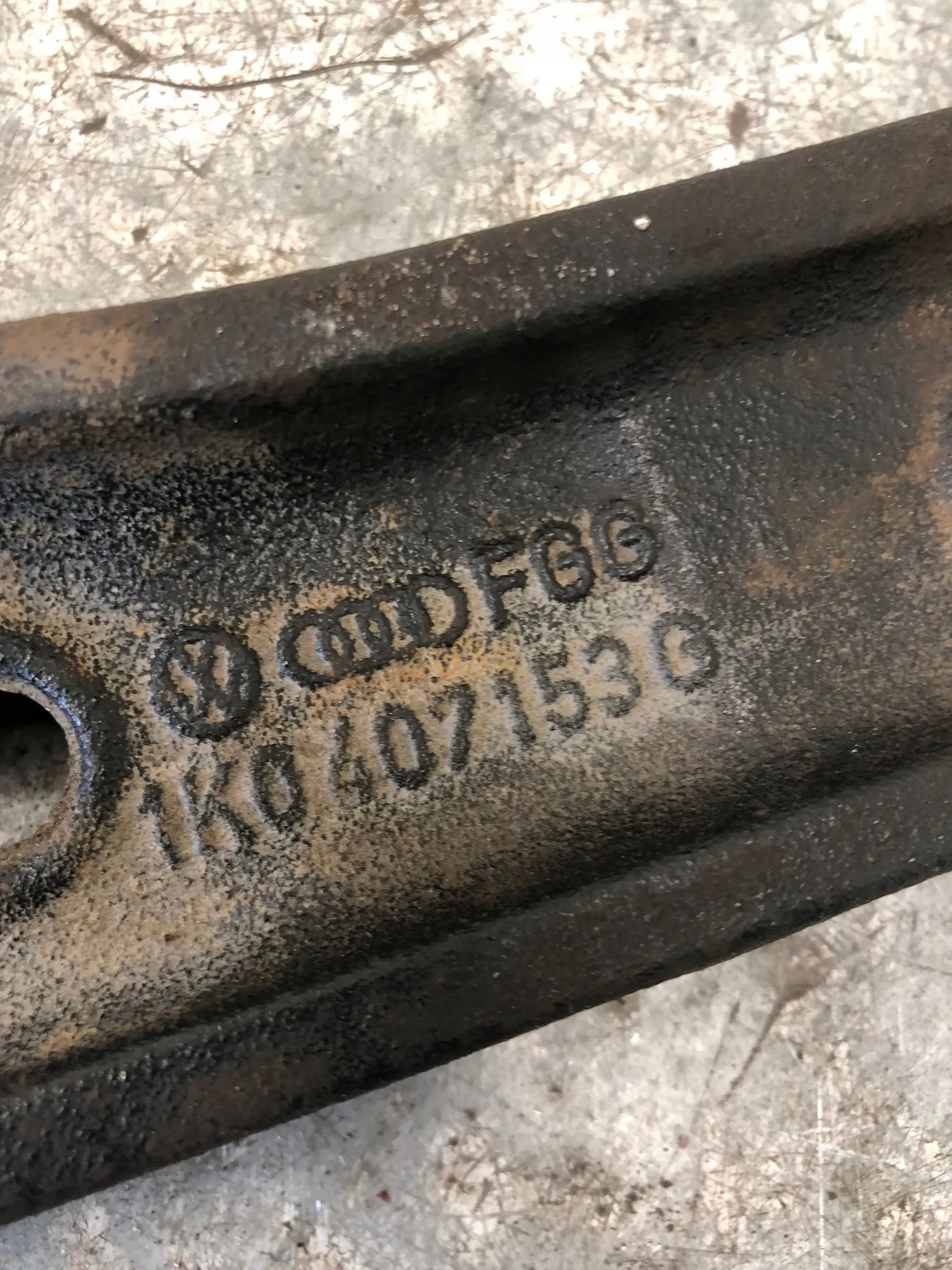 arm left front VW AUDI 1K0407153G
