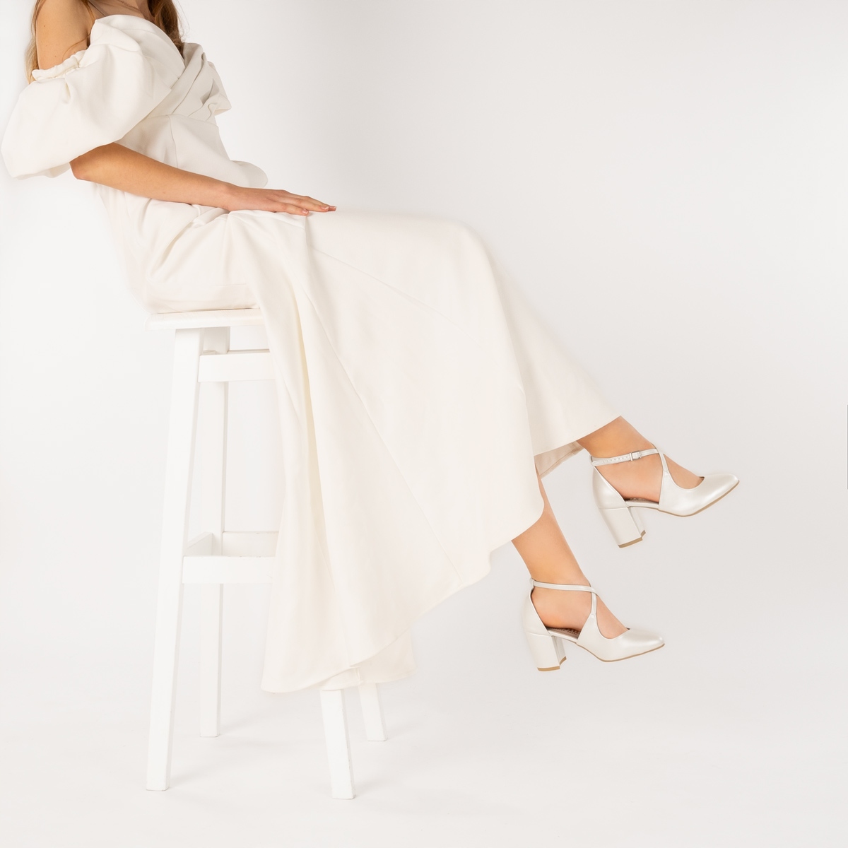 BRILU PERŁOWE ŚLUBNE CZÓŁENKA Z PASKAMI IVORY 40 Marka BRILU