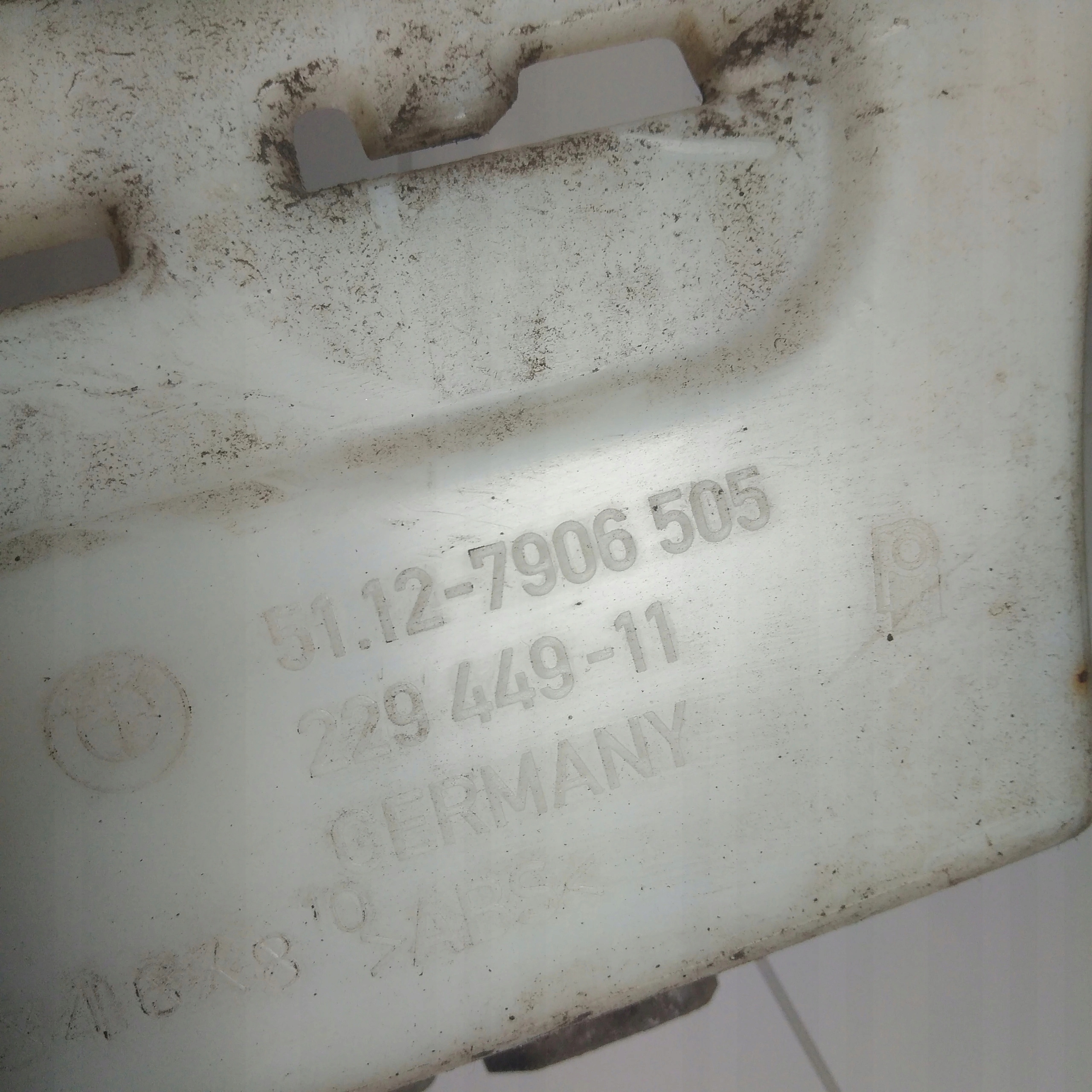 BMW E90 ŚLIZG ZDERZAKA LEWY TYŁ 7906505 Strona zabudowy tył