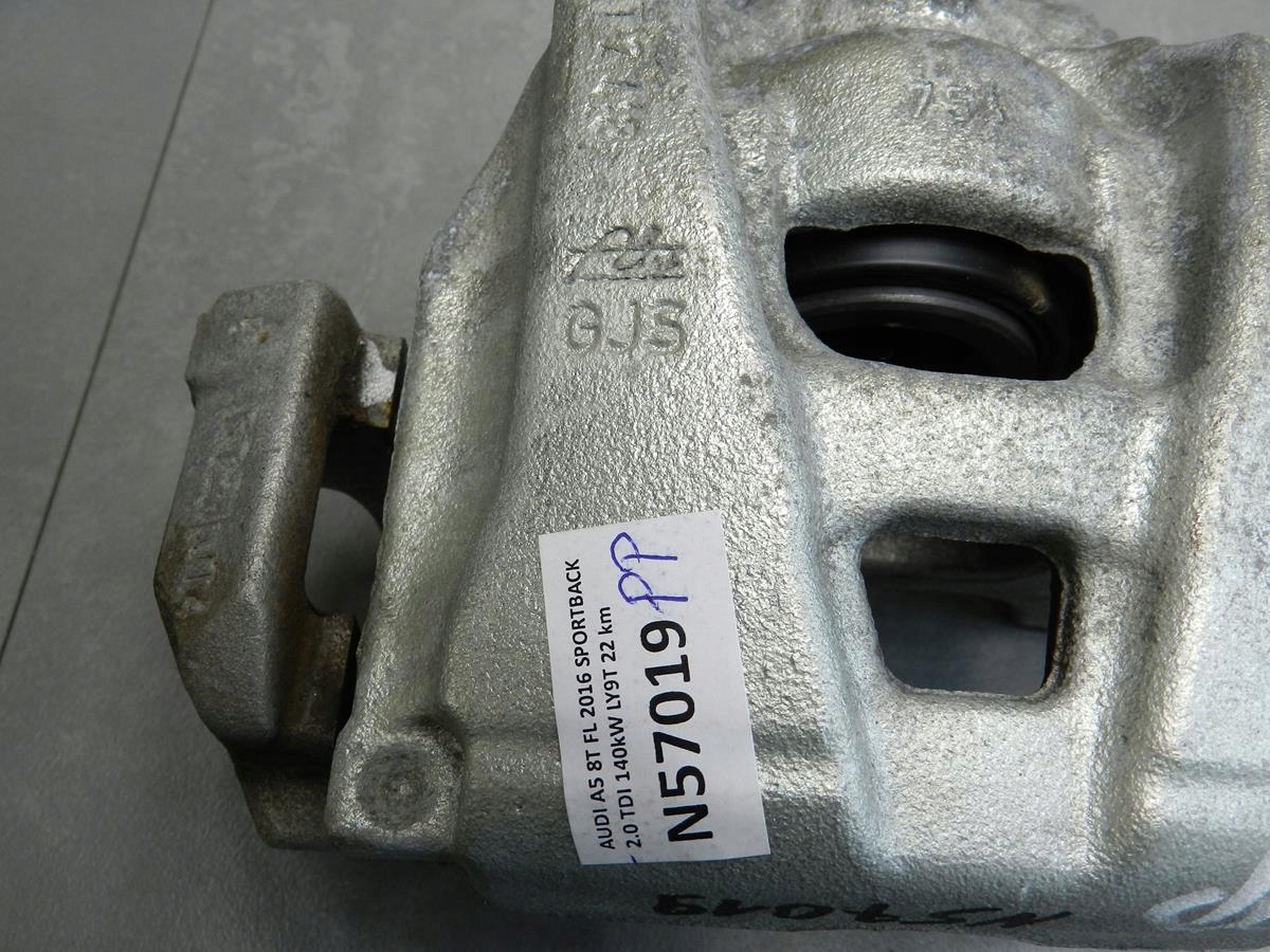 AUDI A5 8T strmeň pravý predok