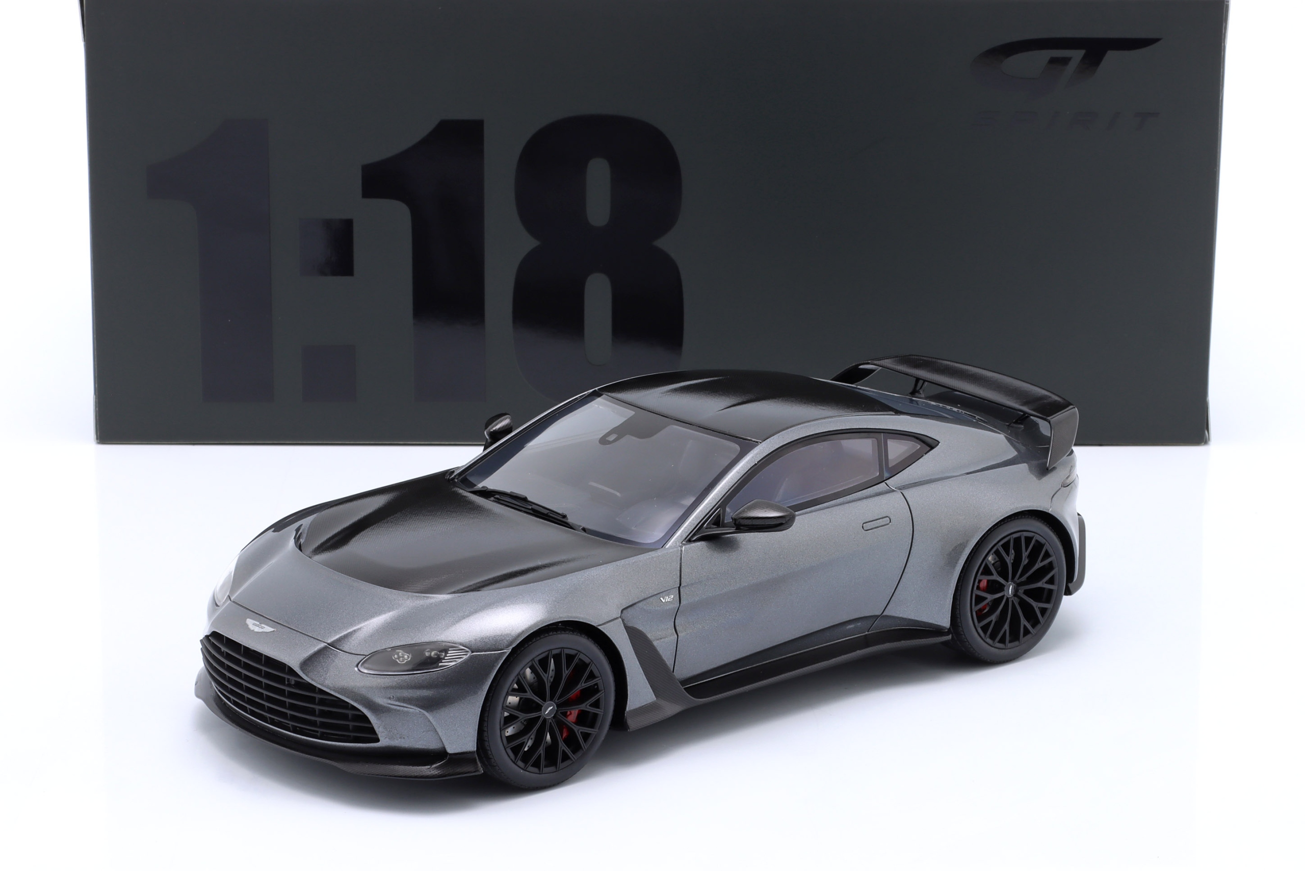 Gt Spirit Aston Martin DB12 2023 Šedá metalíza LE1/999 1:18