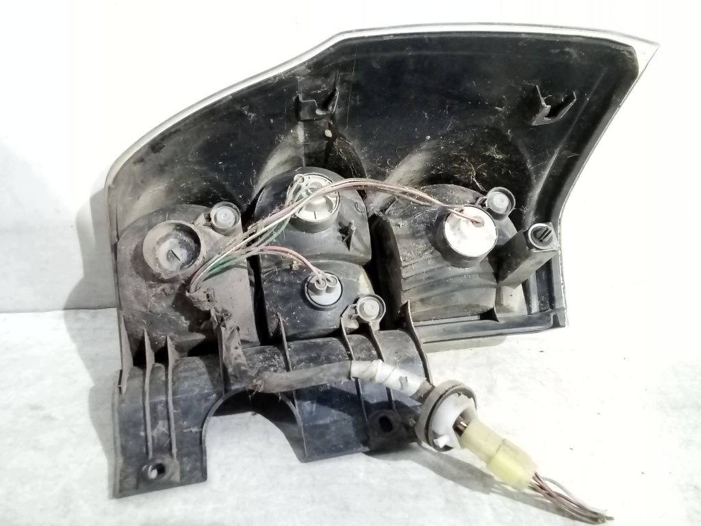 Suzuki Grand Vitara II 2 3D light right rear part rear