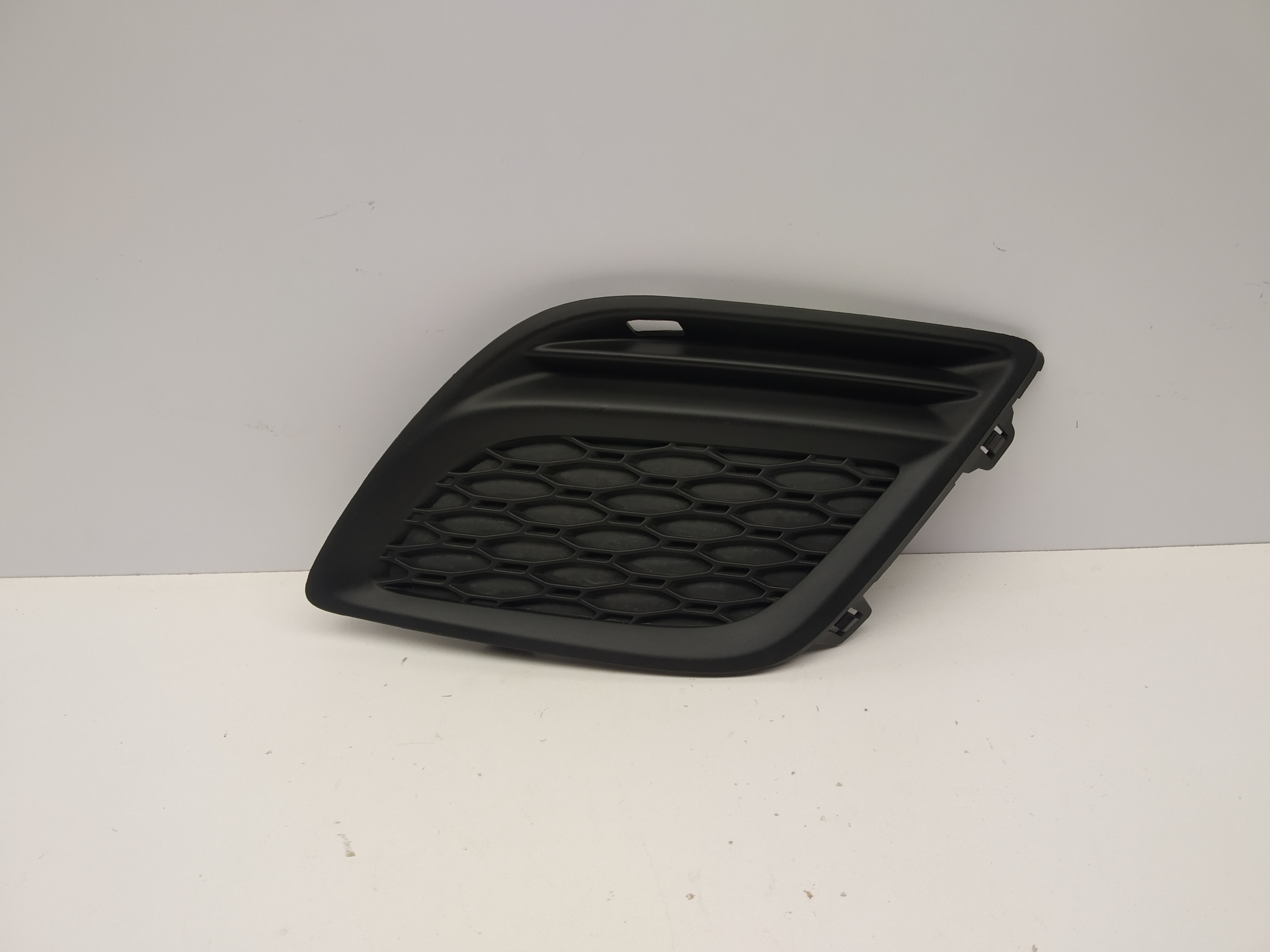 08-13r Volvo Xc60 and grid left of a bumper front without PDC 31290657 original