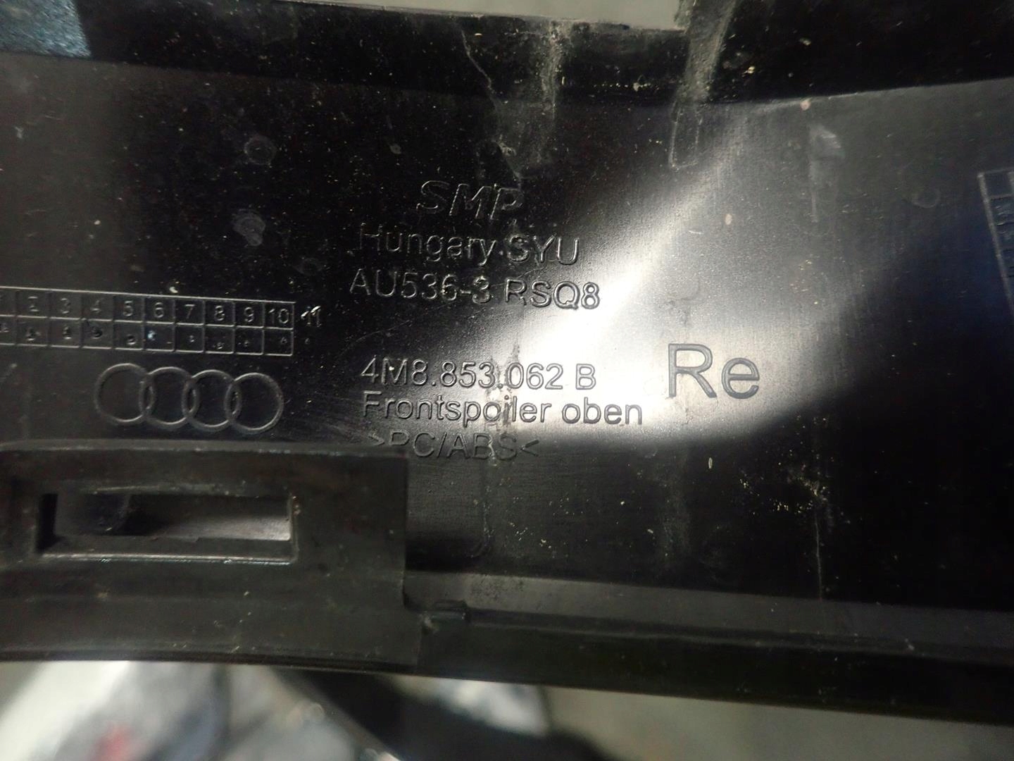 lišta nárazníku pravý předek AUDI RSQ8 RS Q8