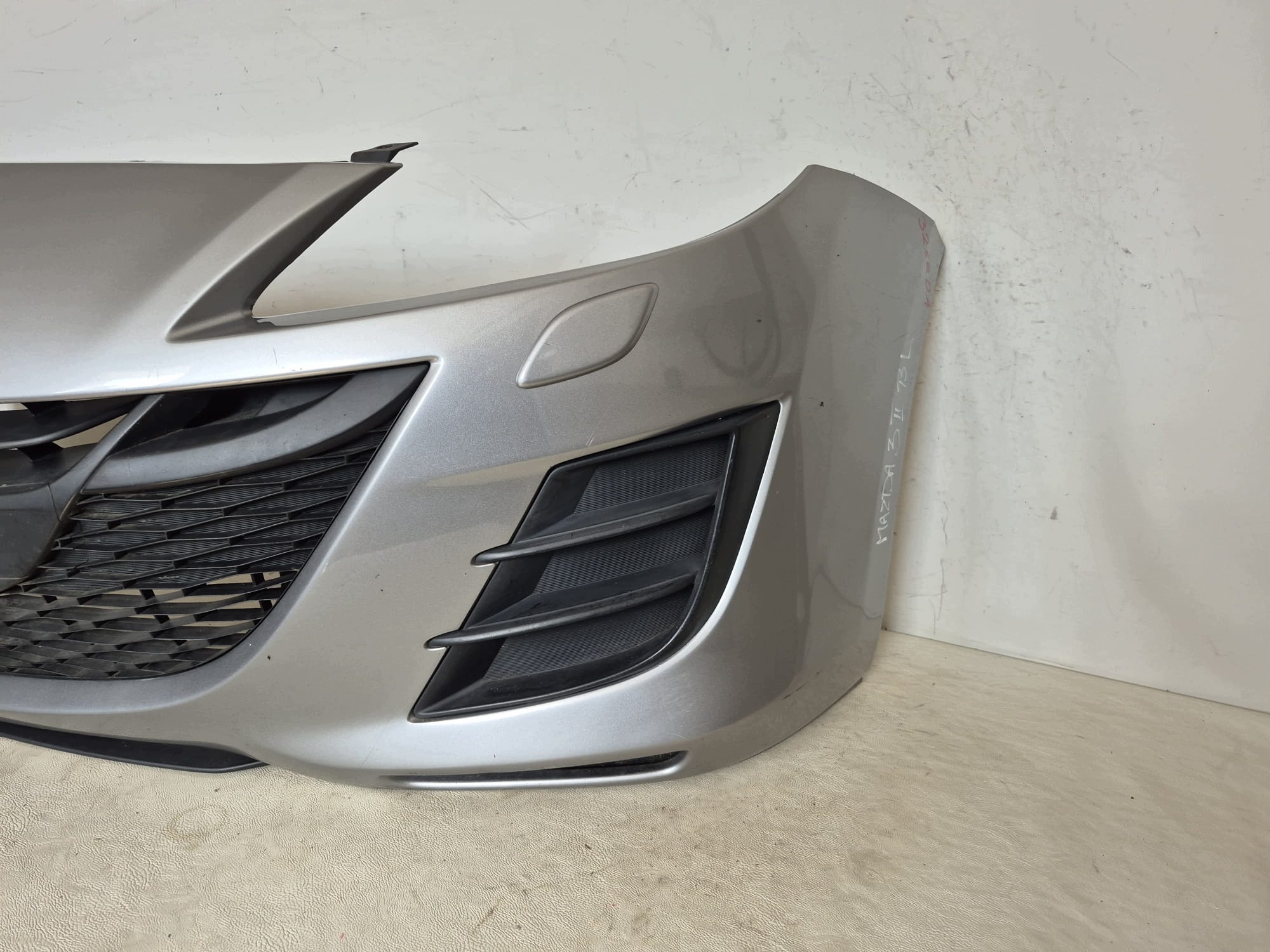MAZDA 3 BL 08- bumper front front SPR LAK.38P BCW8-50031