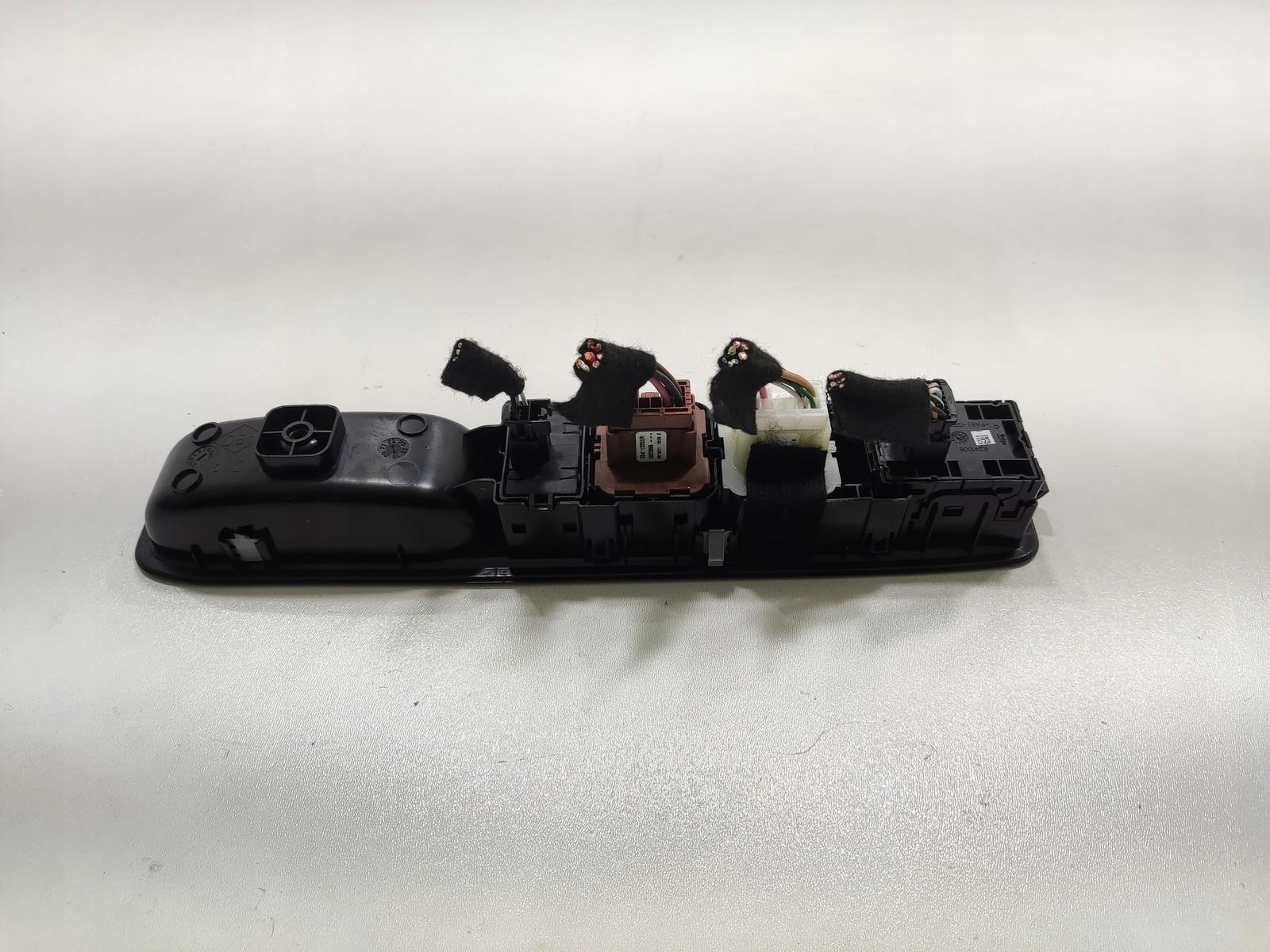 PANEL window control switch left front DACIA SANDERO III 2021-2025 254113300R