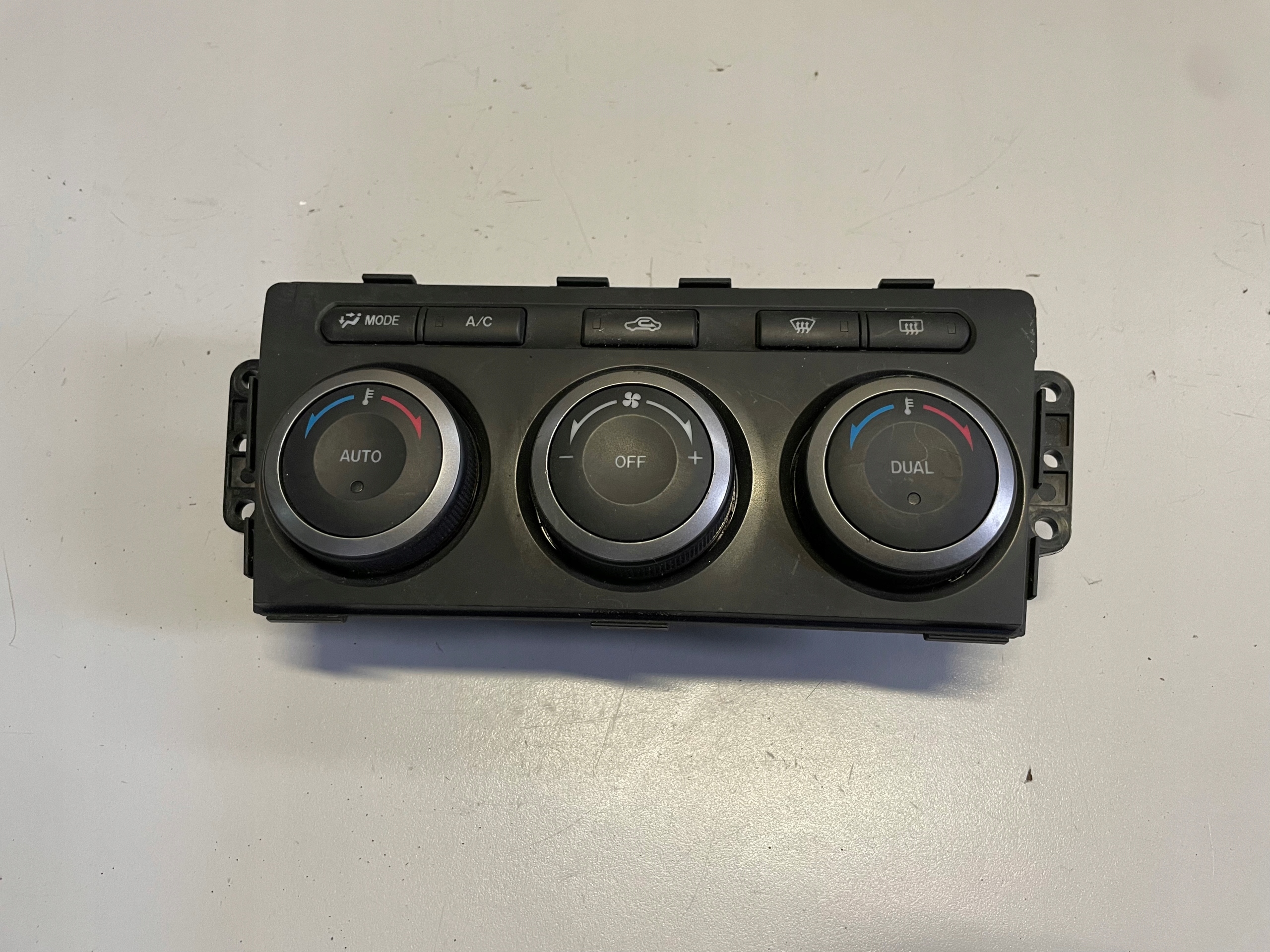 MAZDA 6 08-12r Unite commande clima Bouches buses