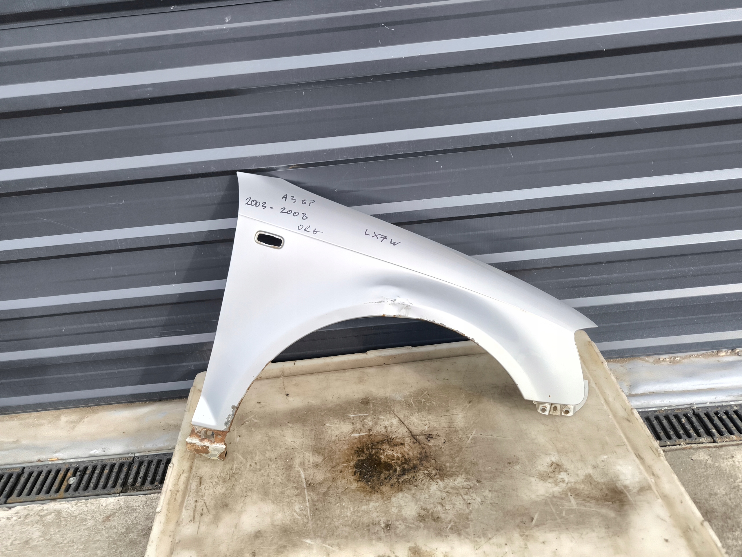 fender right front AUDI A3 8P 2003-2008 original !!!