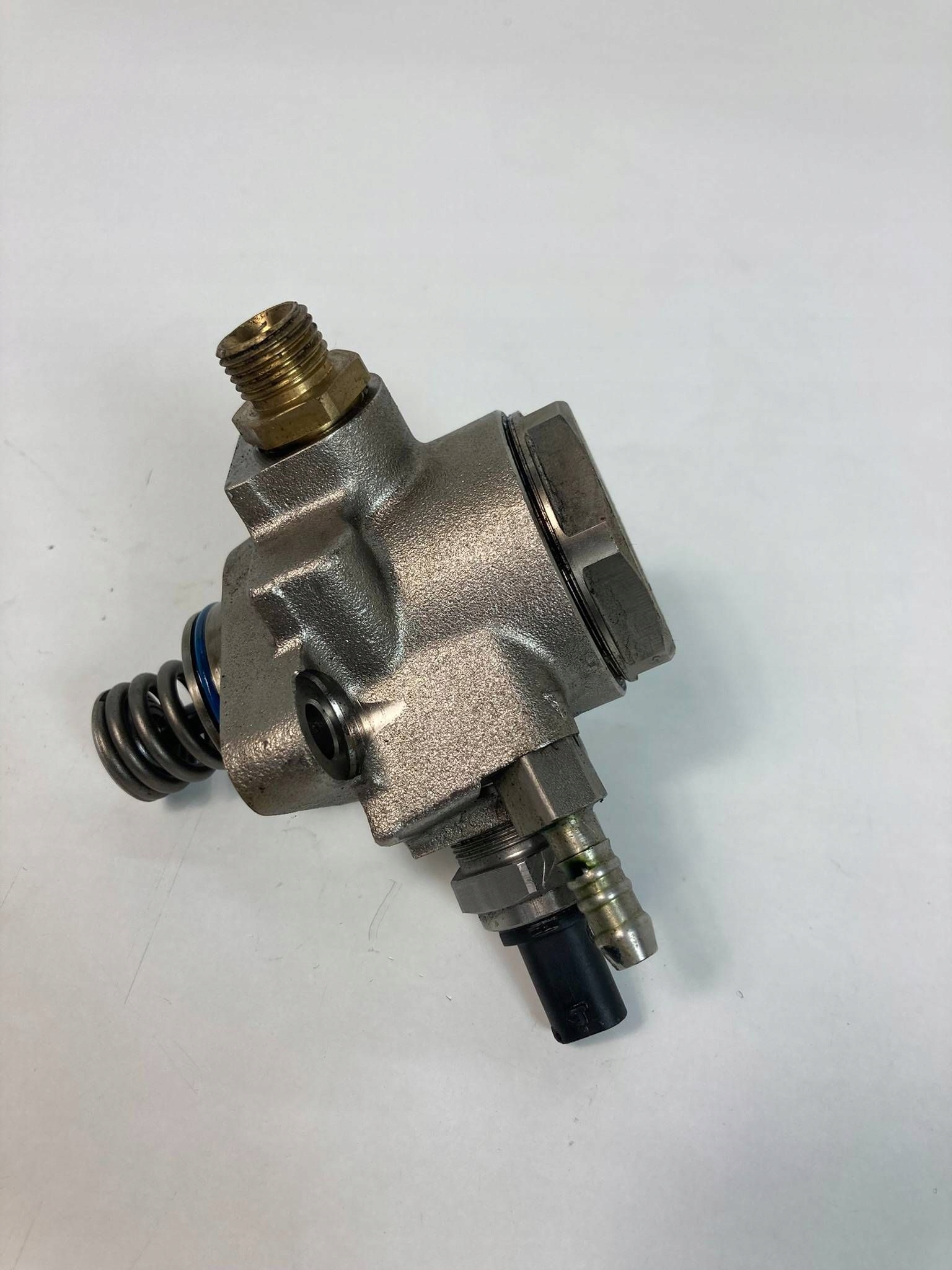 Skoda Fabia Mk3 1.2 B feed pump 04E127026AK