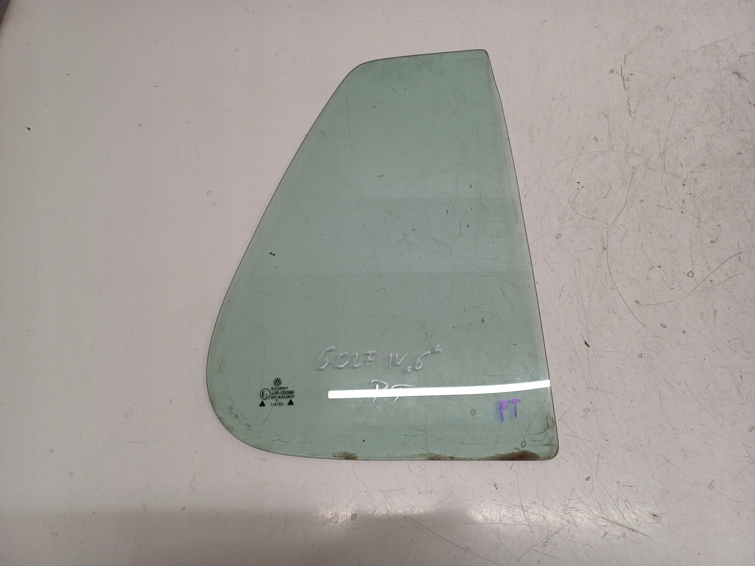 VW GOLF IV 4 97-06 5D SZYBA PRAWY TYŁ MAŁA ...7