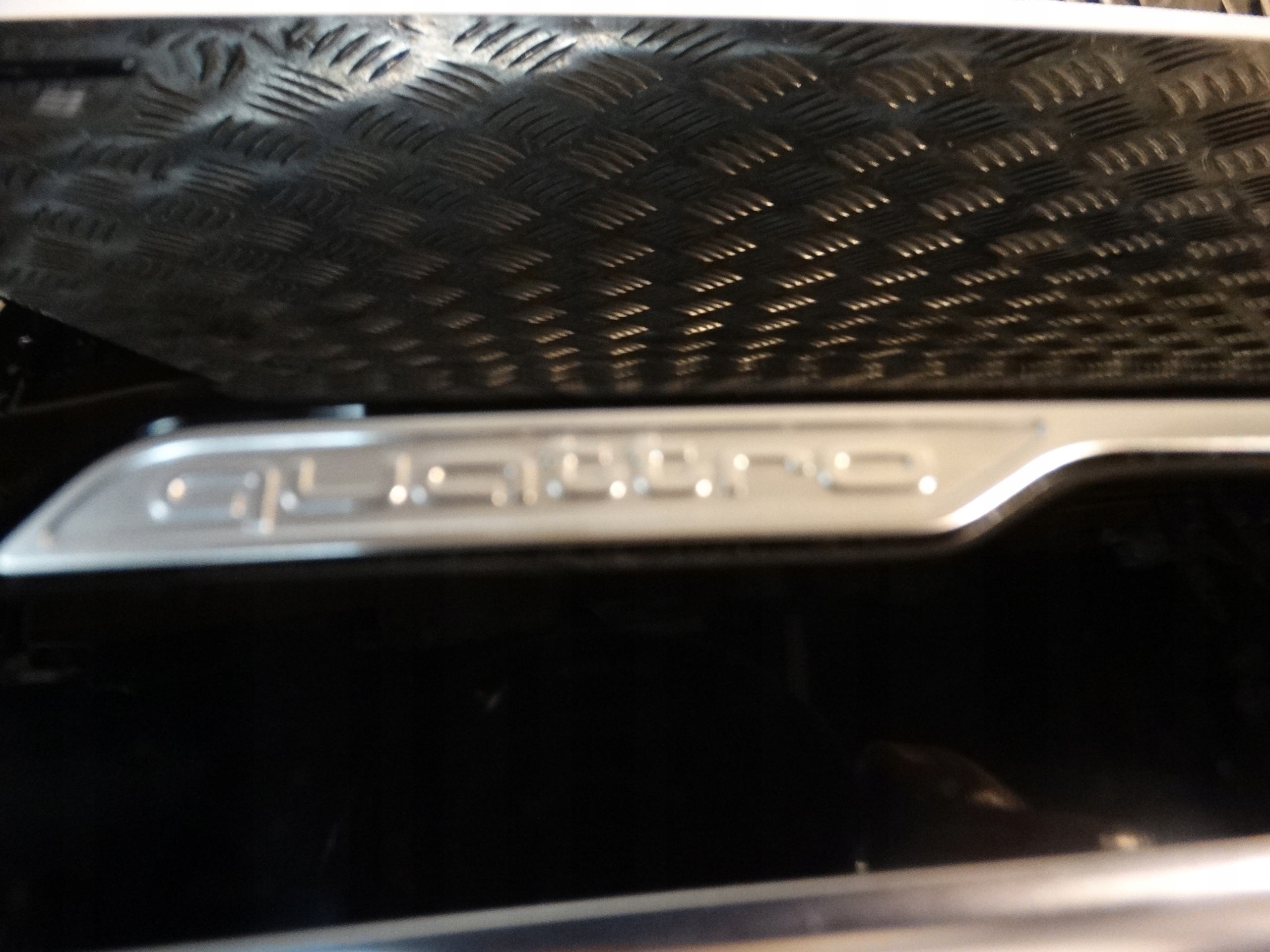 IDEALNE LISTWY DECORY AUDI A8 4N PIANO D5 1 Jakość części (zgodnie z GVO) O - oryginał z logo producenta pojazdu (OE)