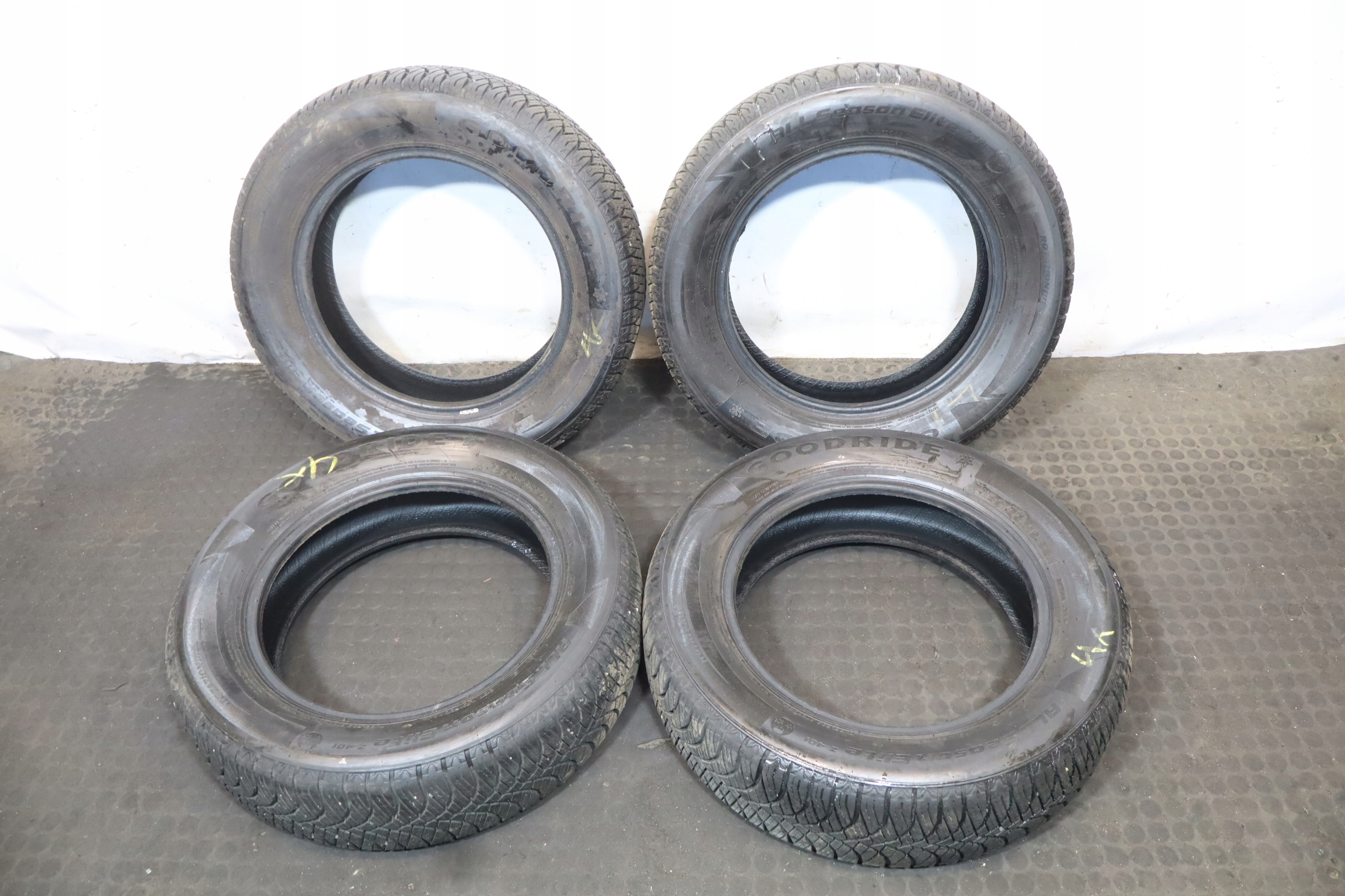 OPONA OPONY 4 SZT GOODRIDE 185/65/15 ZIMA 22R