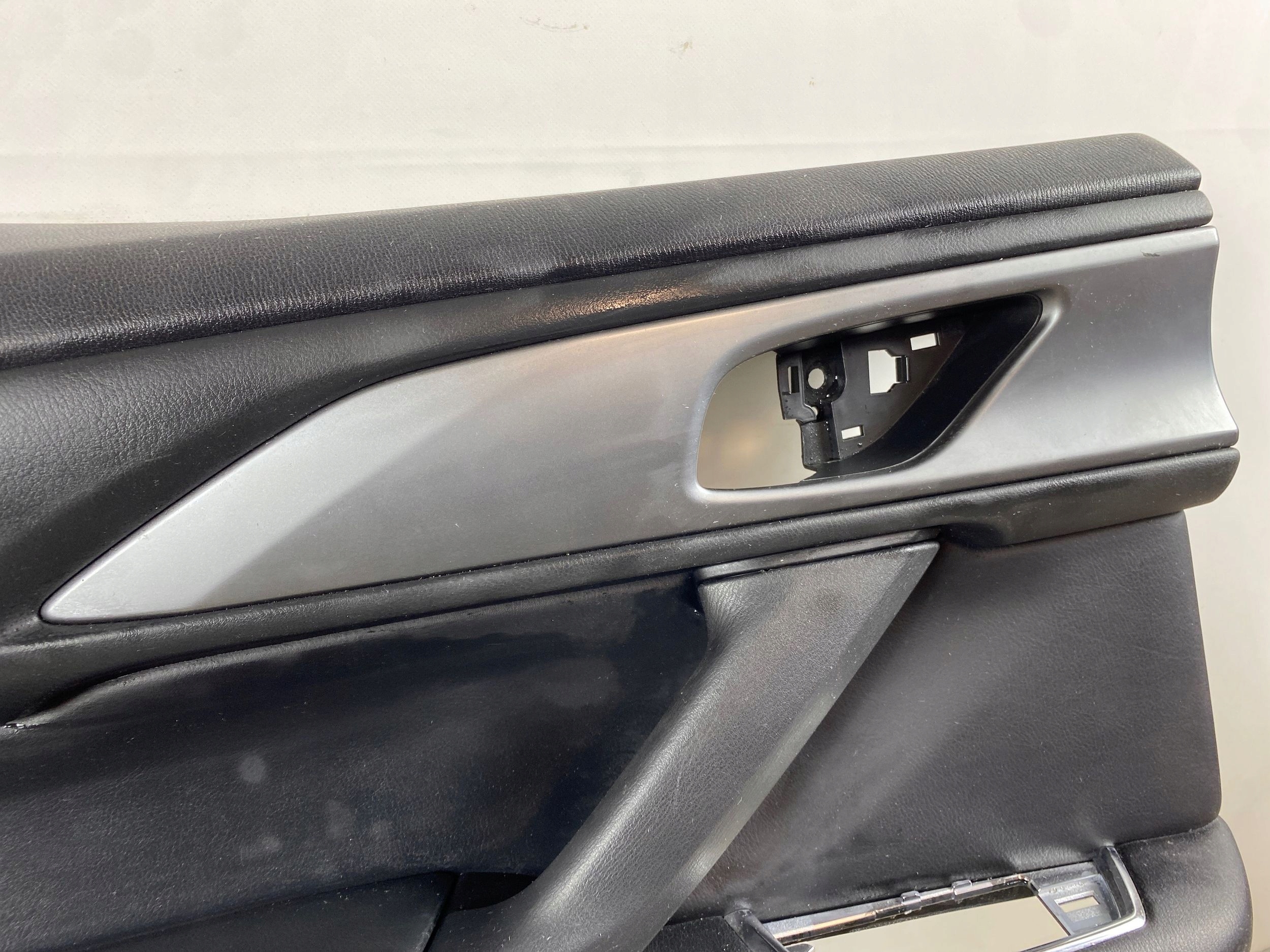 2022 mazda дверные карты задних 00013