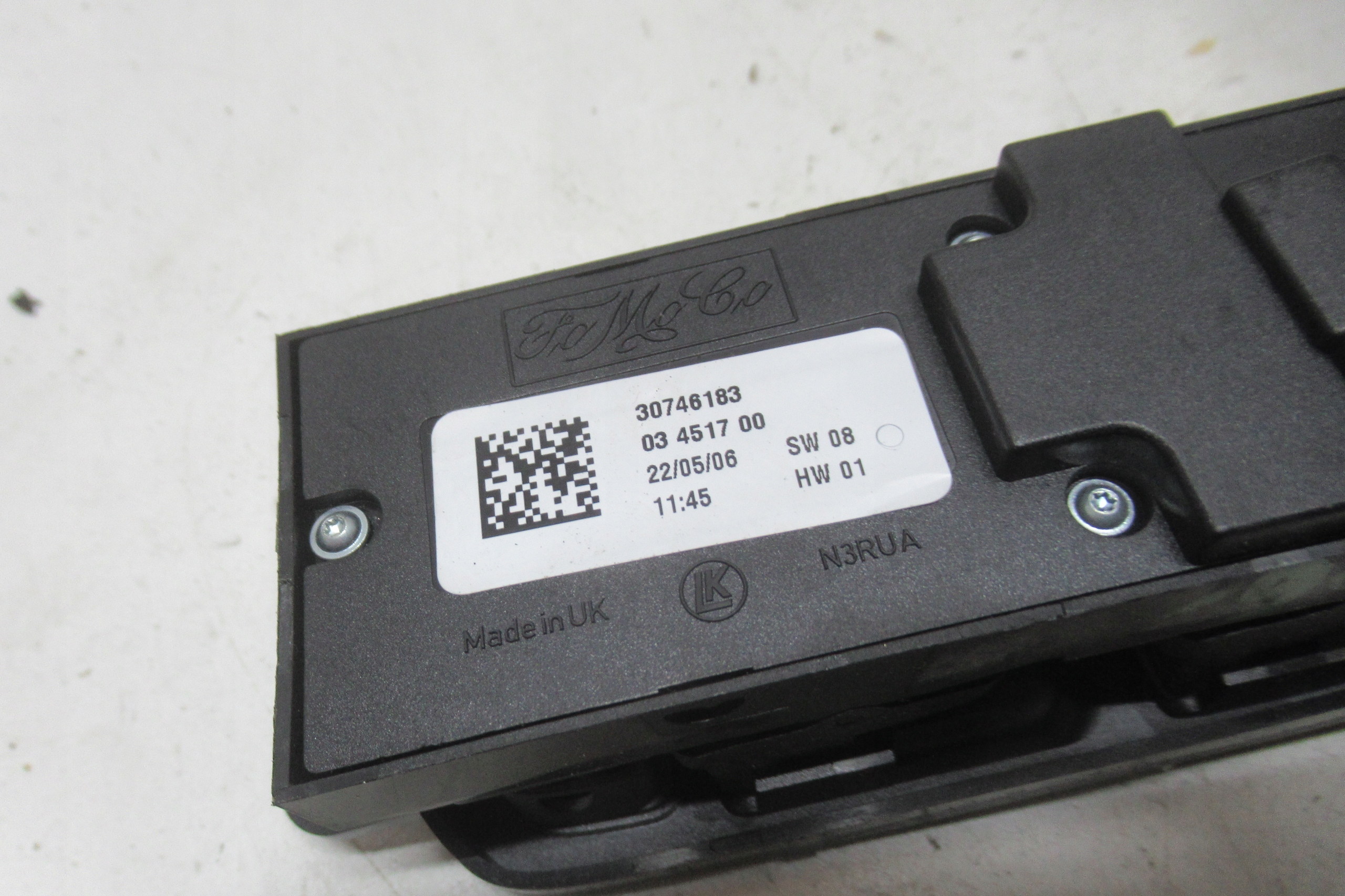 VOLVO V50 2.4 D 06R window control switch 30746183