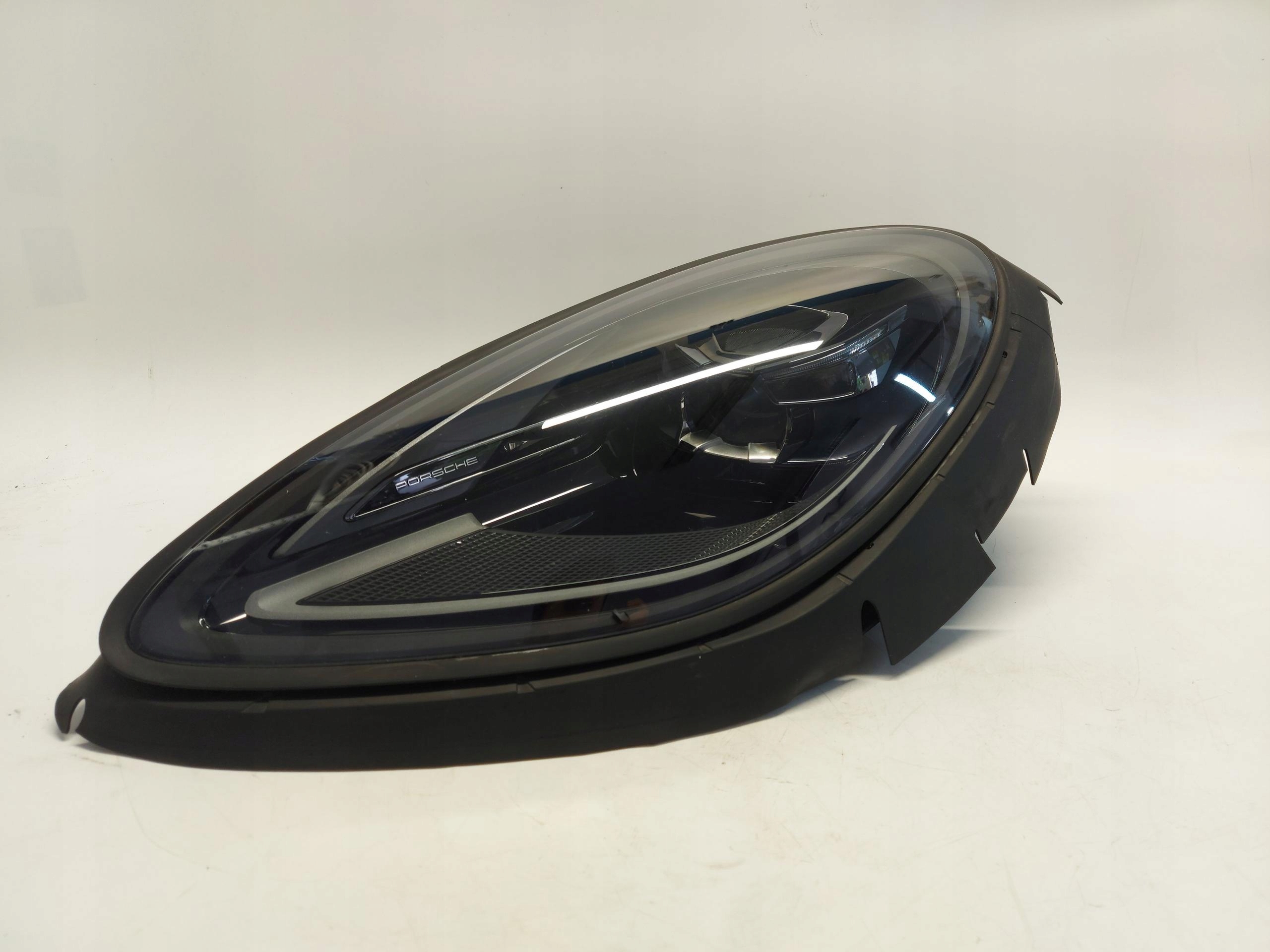 Porsche Macan II LIFT light left front