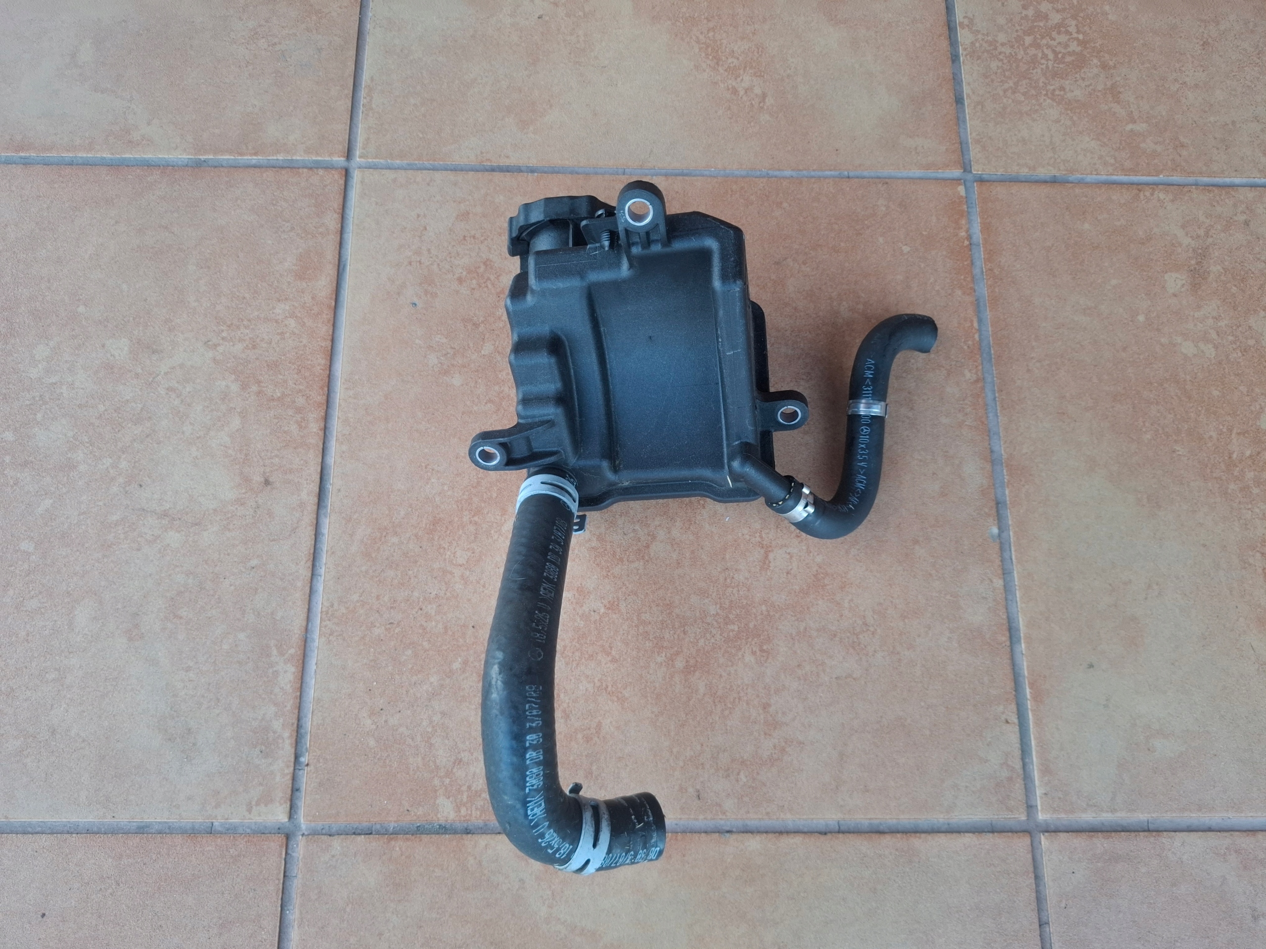 Servobehälter MERCEDES 3,0 CDI A0004602283