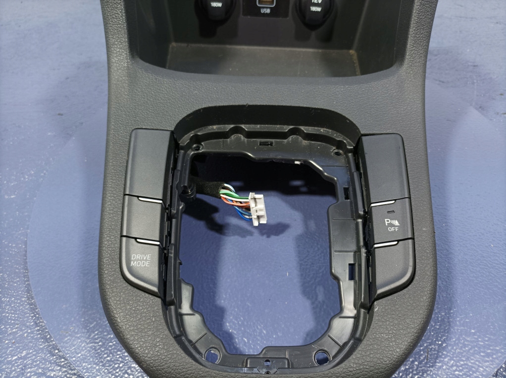 HYUNDAI I30 III LIFT RAMKA DŹWIGNI ZMIANY BIEGÓW TUNEL EU 84651-G4700 Numer katalogowy części 84651-G4700