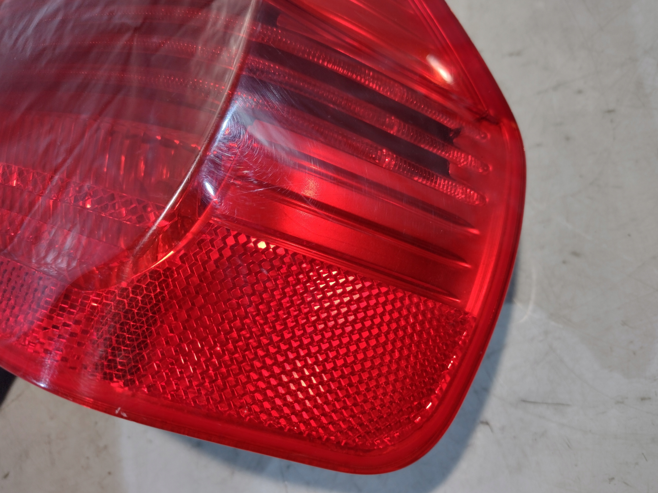 light right rear part w fender BMW E90 6937458