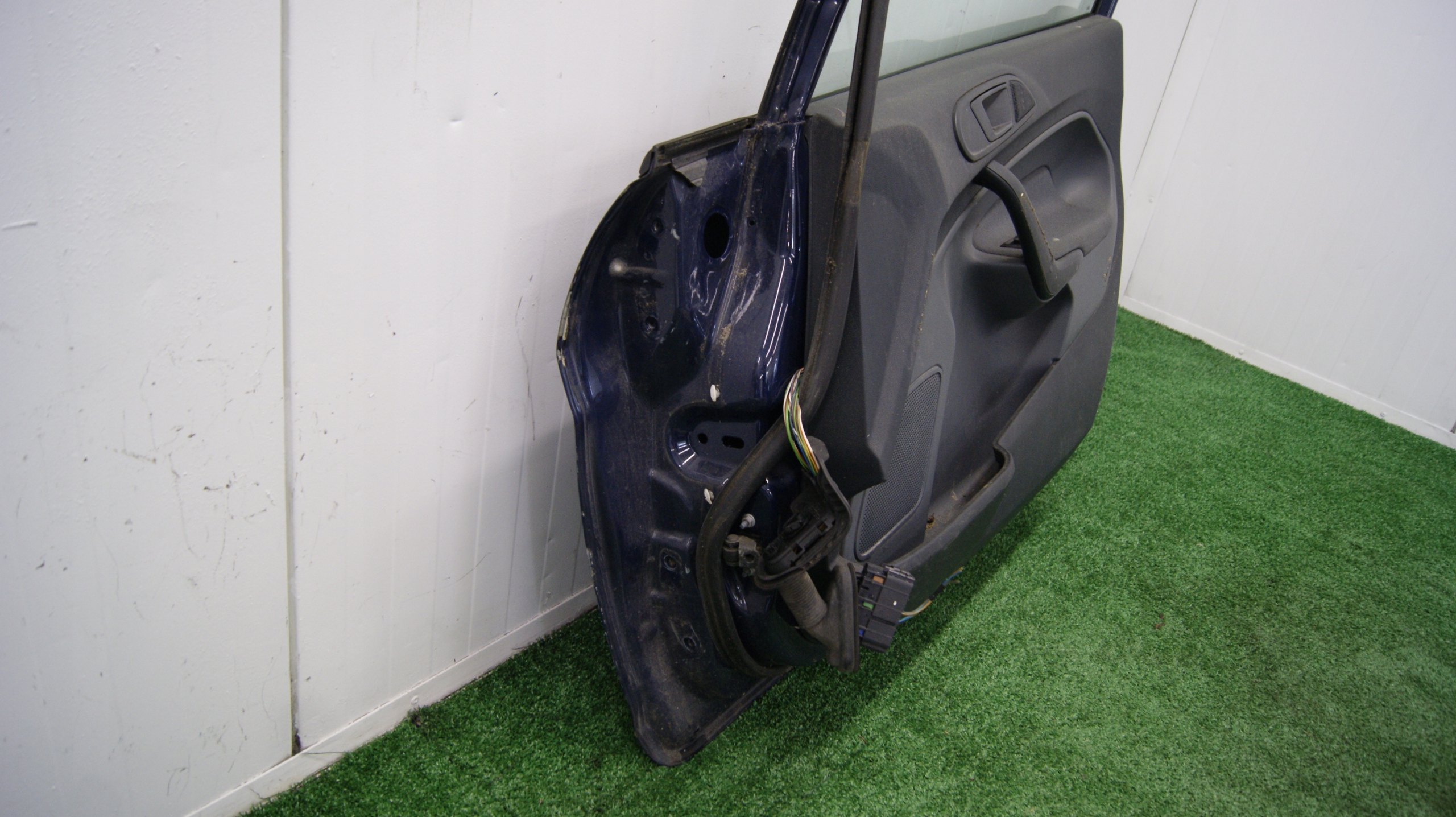 door right front FORD FIESTA MK 7 2009 KOD LAKIERU : E9
