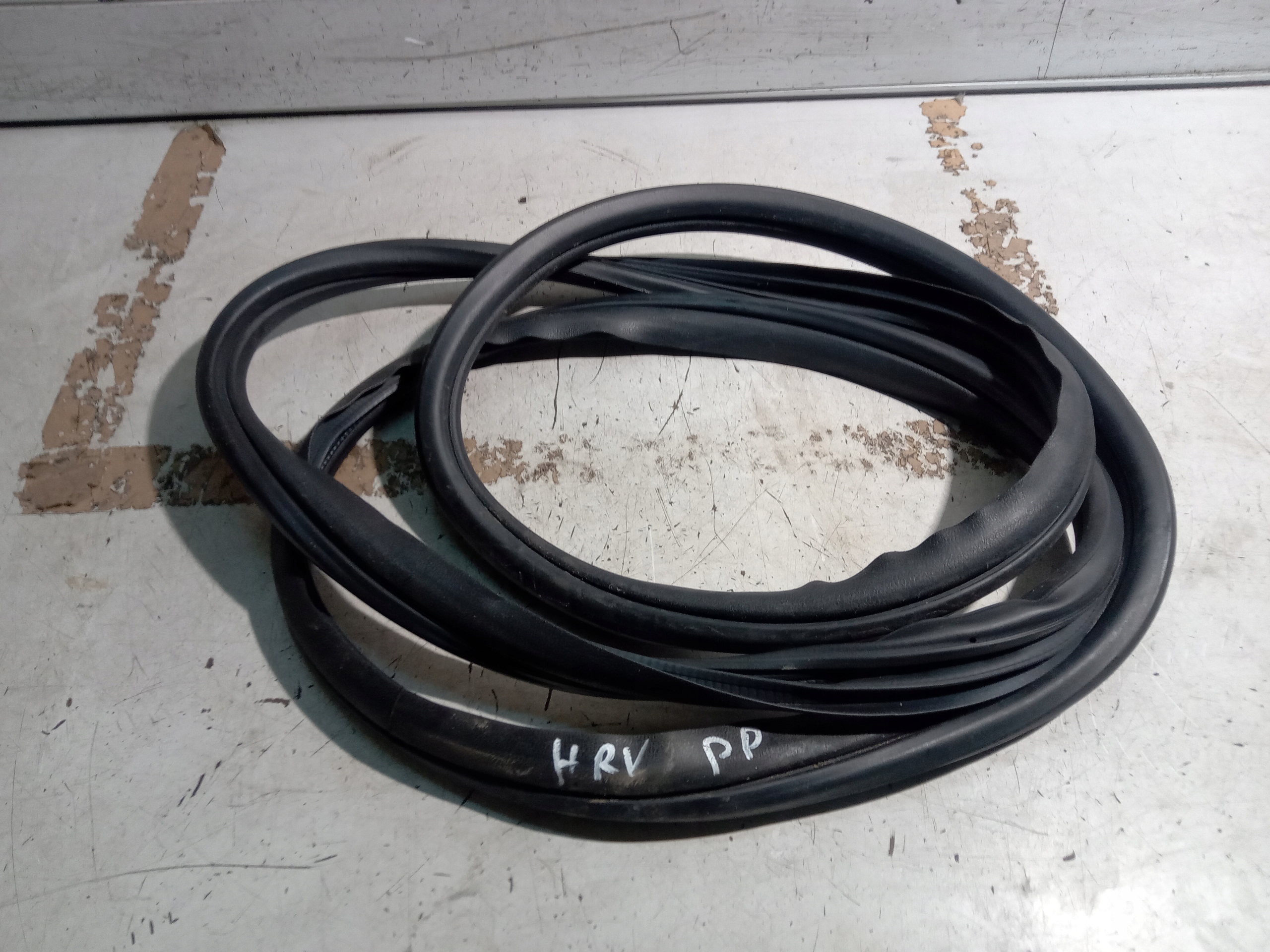 HONDA HR-V II ПРОКЛАДКА ДВЕРИ ПРАВАЯ ПЕРЕДНЯЯ