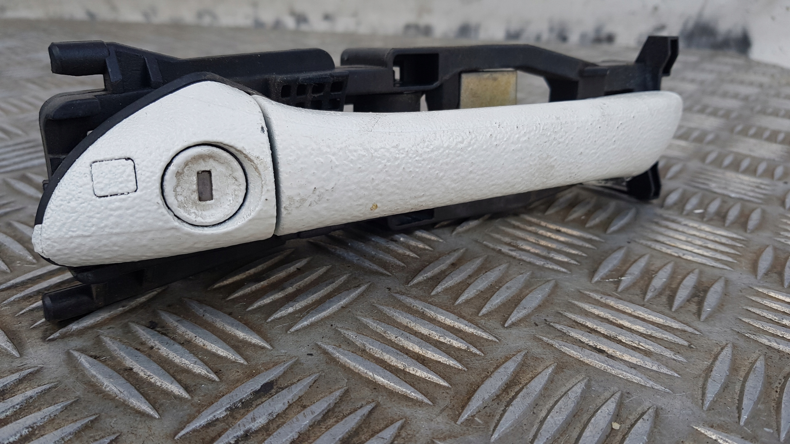 MERCEDES W203 handle left front lock cylinder