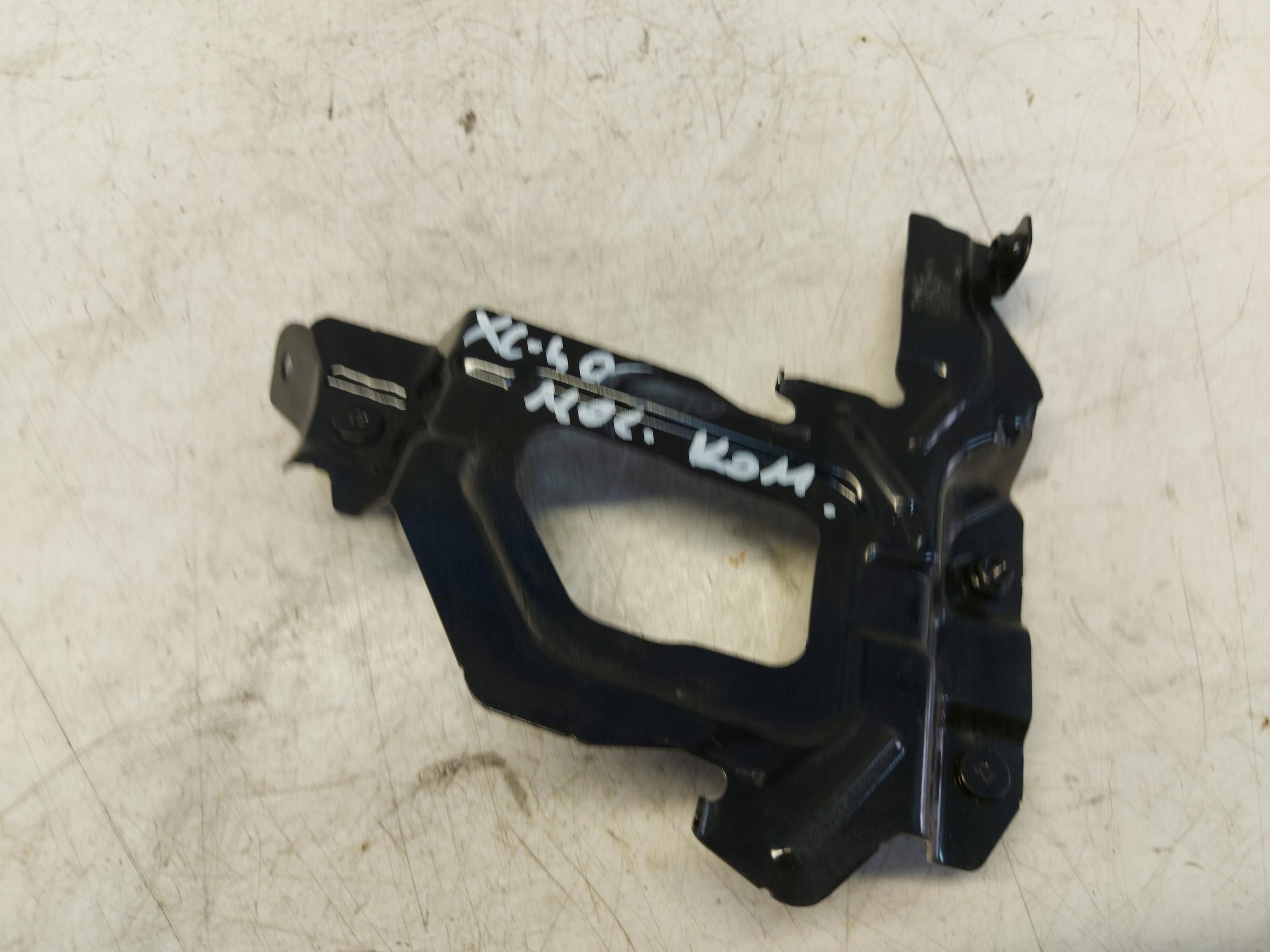 VOLVO XC40 holder bracket komputera 32213431