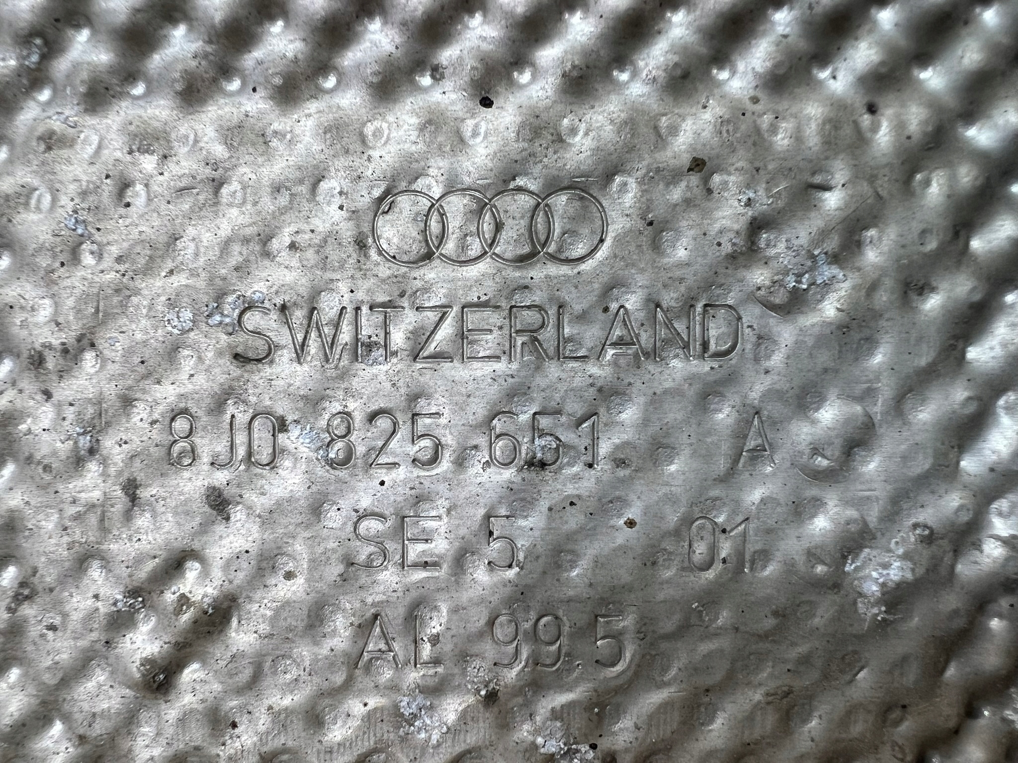 Blende Abdeckung TERMICZNA TUNELU AUDI TT 8J0825651A