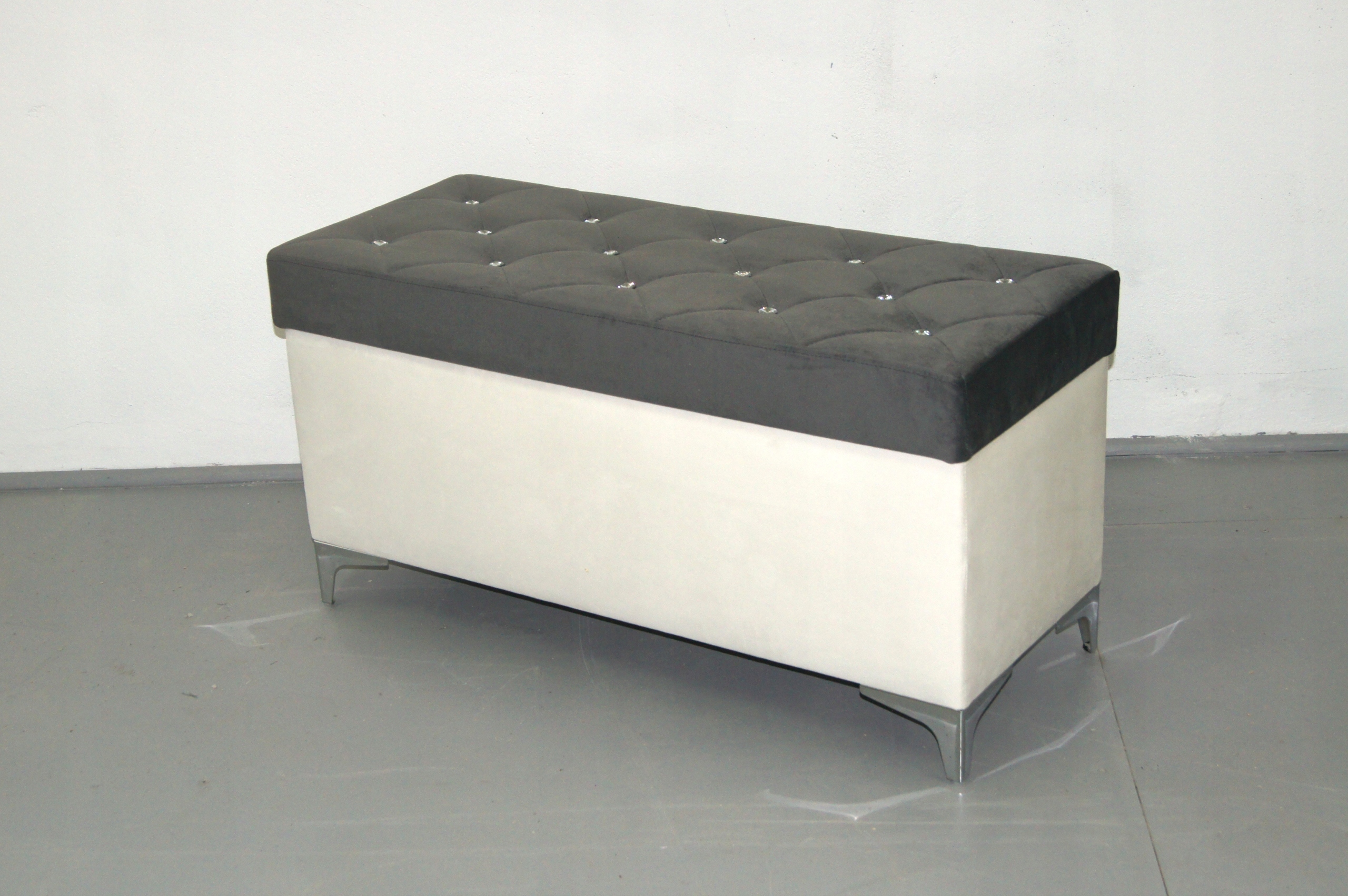 EKSKLUZYWNA PUFA otwierana / schowek - PIKOWANA M