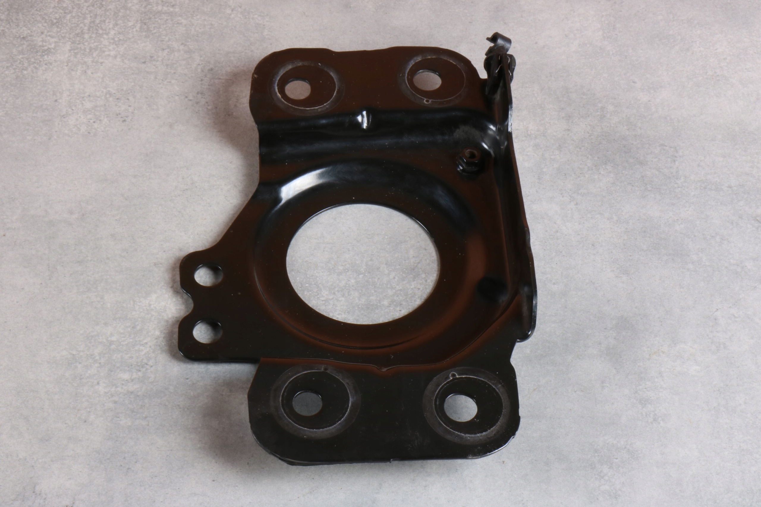 VOLVO XC60 and D4 2.0d D4204T14 bracket console holder 30784277