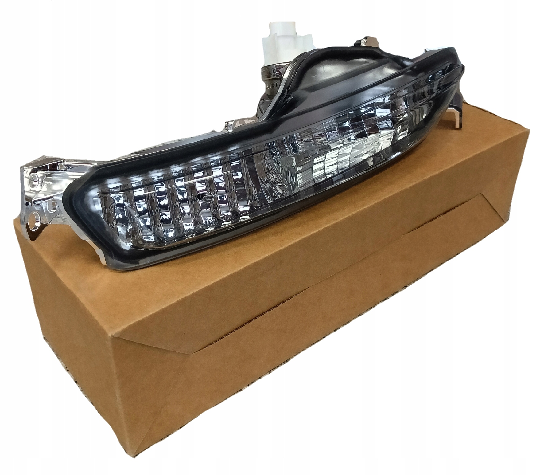 Kierunkowskaz w zderzaku IVECO 19- 22- LEWY