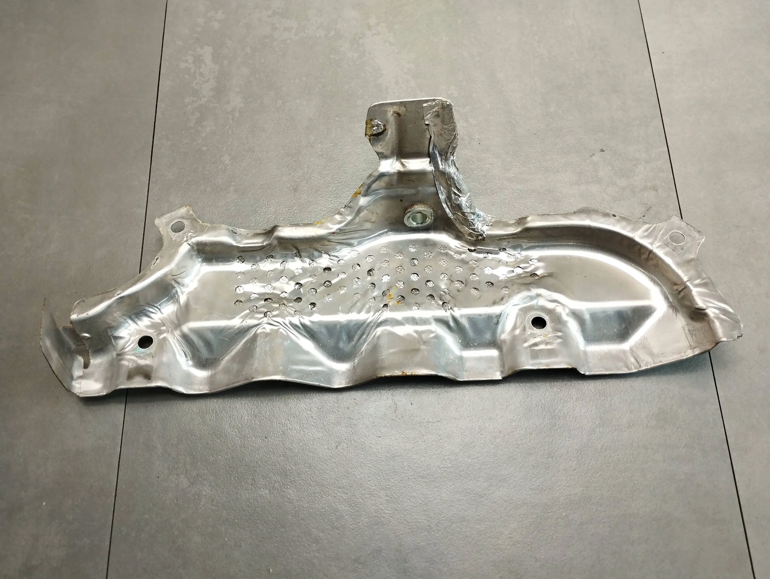 Peugeot 3008 and cover header pipe 9670429280