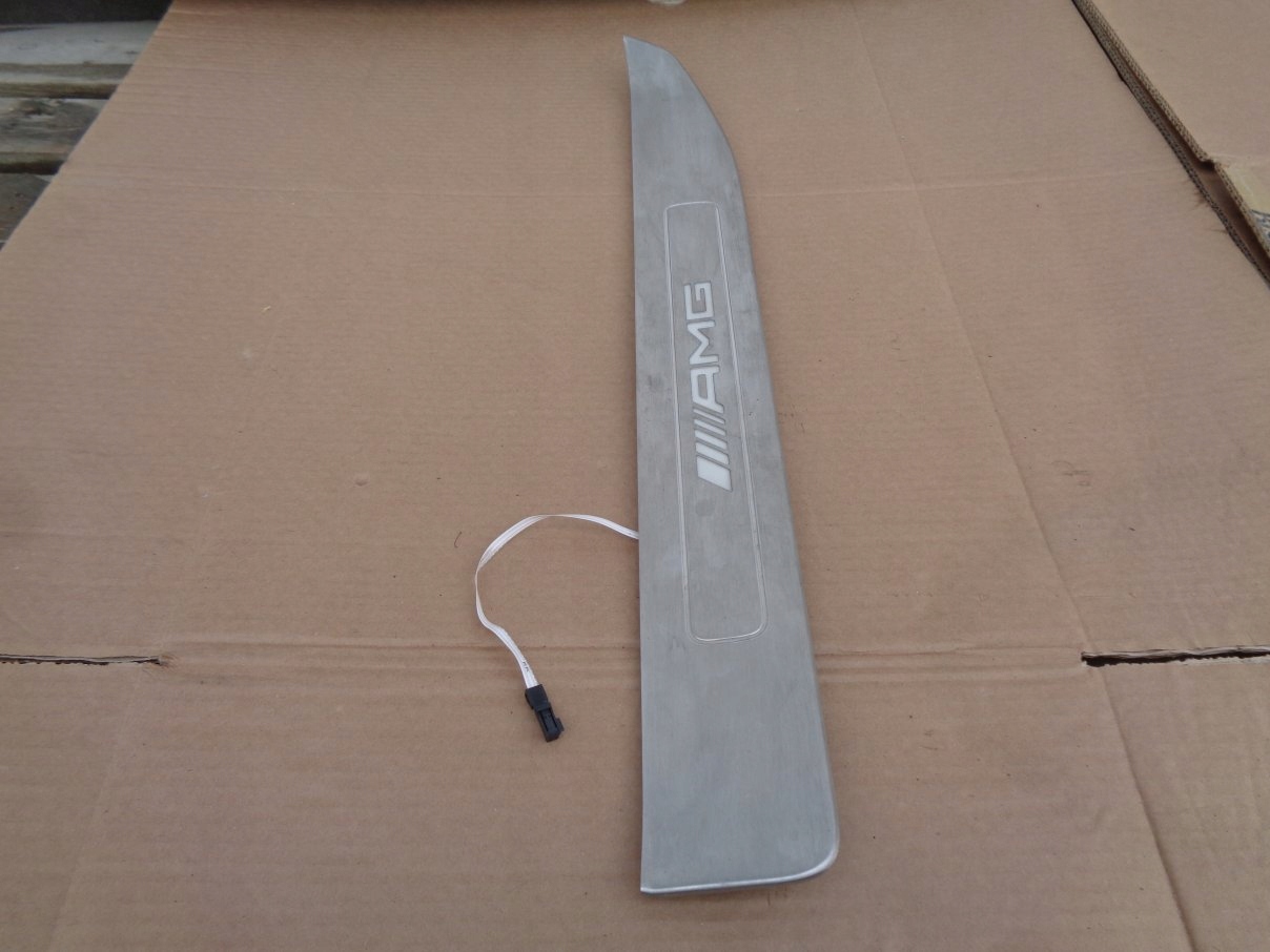 MERCEDES W190 GT GTS AMG LISTWA PROGOWA PRAWA LED