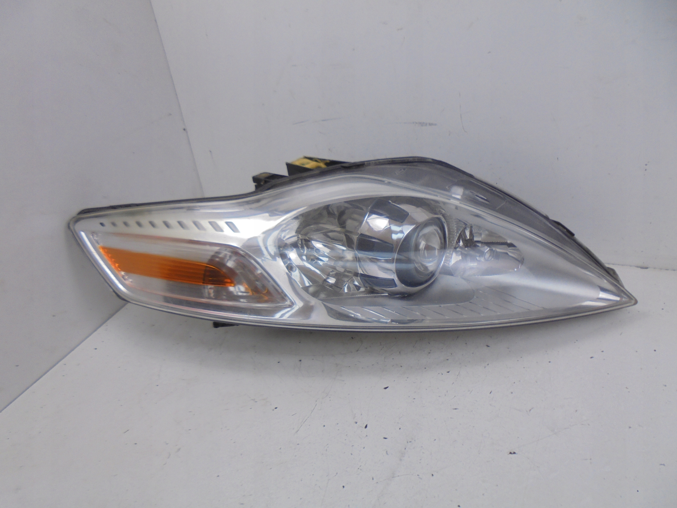 ФАРА ПРАВИЙ ПЕРЕД 7s71-13d152-BJ FORD MONDEO Mk4 ЛІНЗА