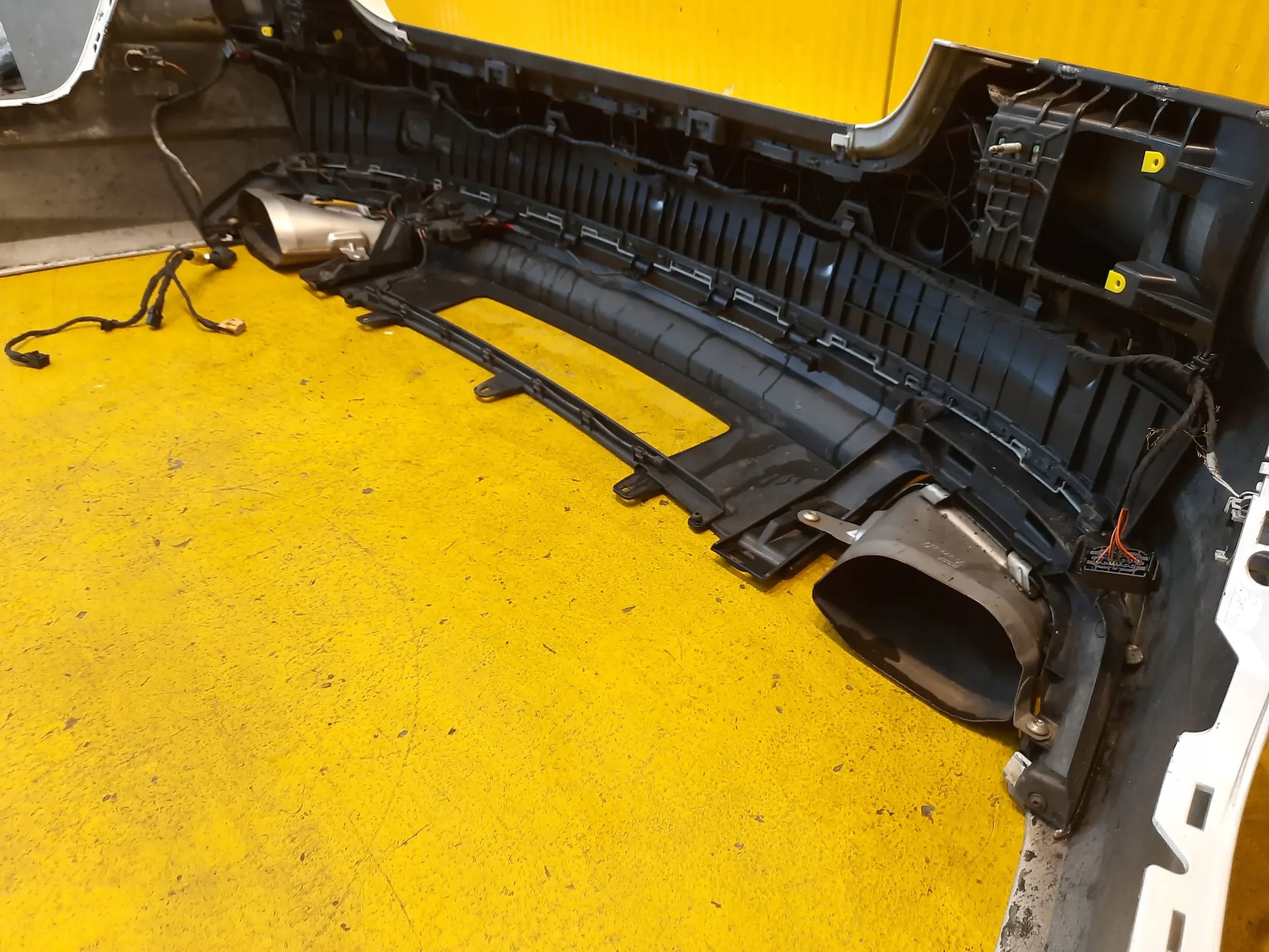 Audi A7 C7 4G LIFT ZDERZAK TYŁ TYLNY 6 PDC LS9R Stan opakowania zastępcze