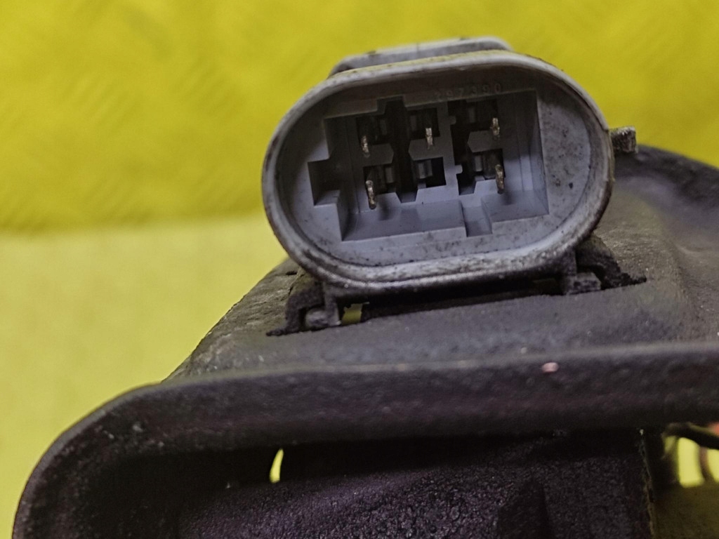 IVECO DAILY III wiper mechanism front