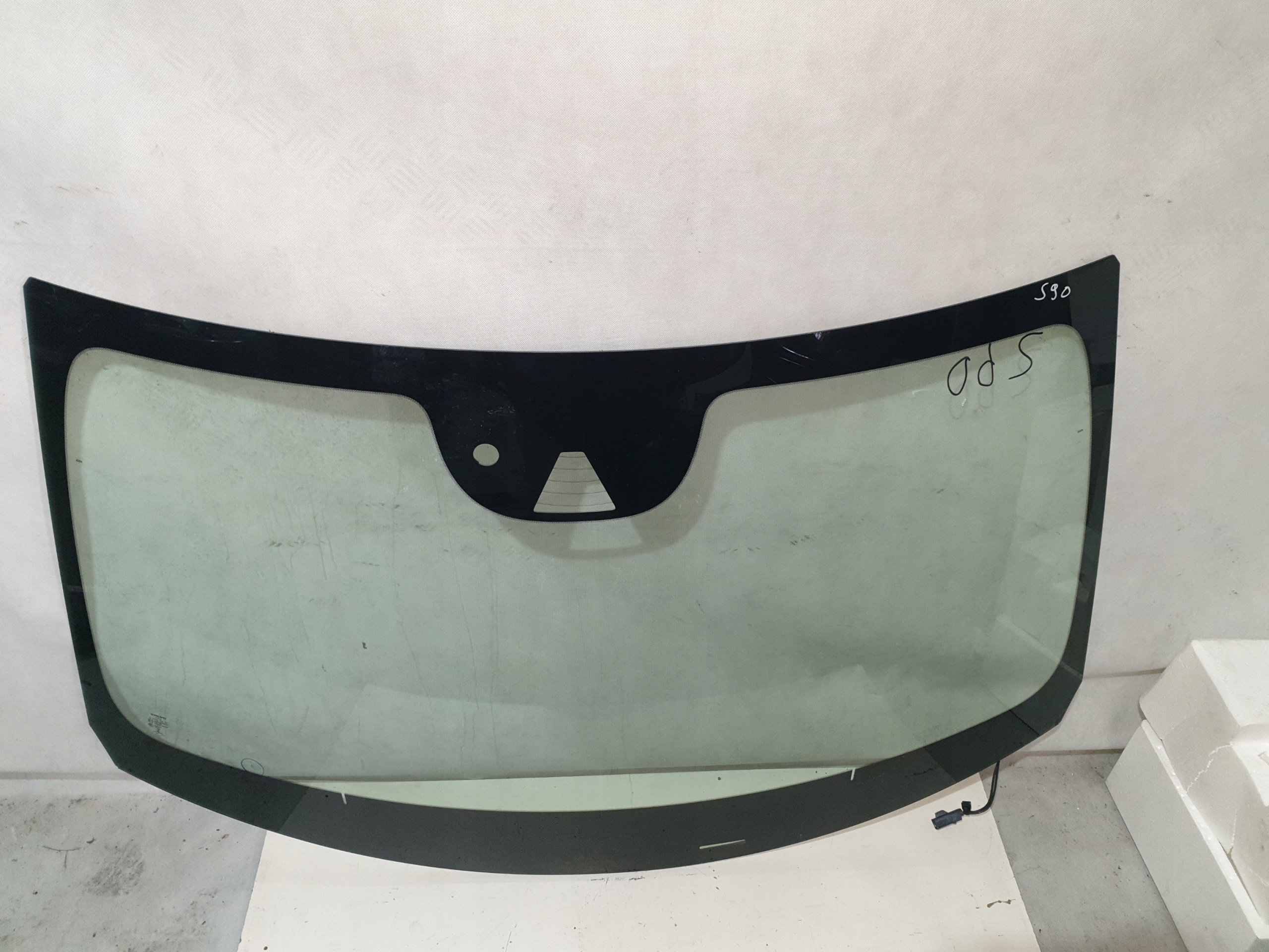 SZYBA CZOŁOWA VOLVO S60 ORYG KAMERA GRZANA 21r