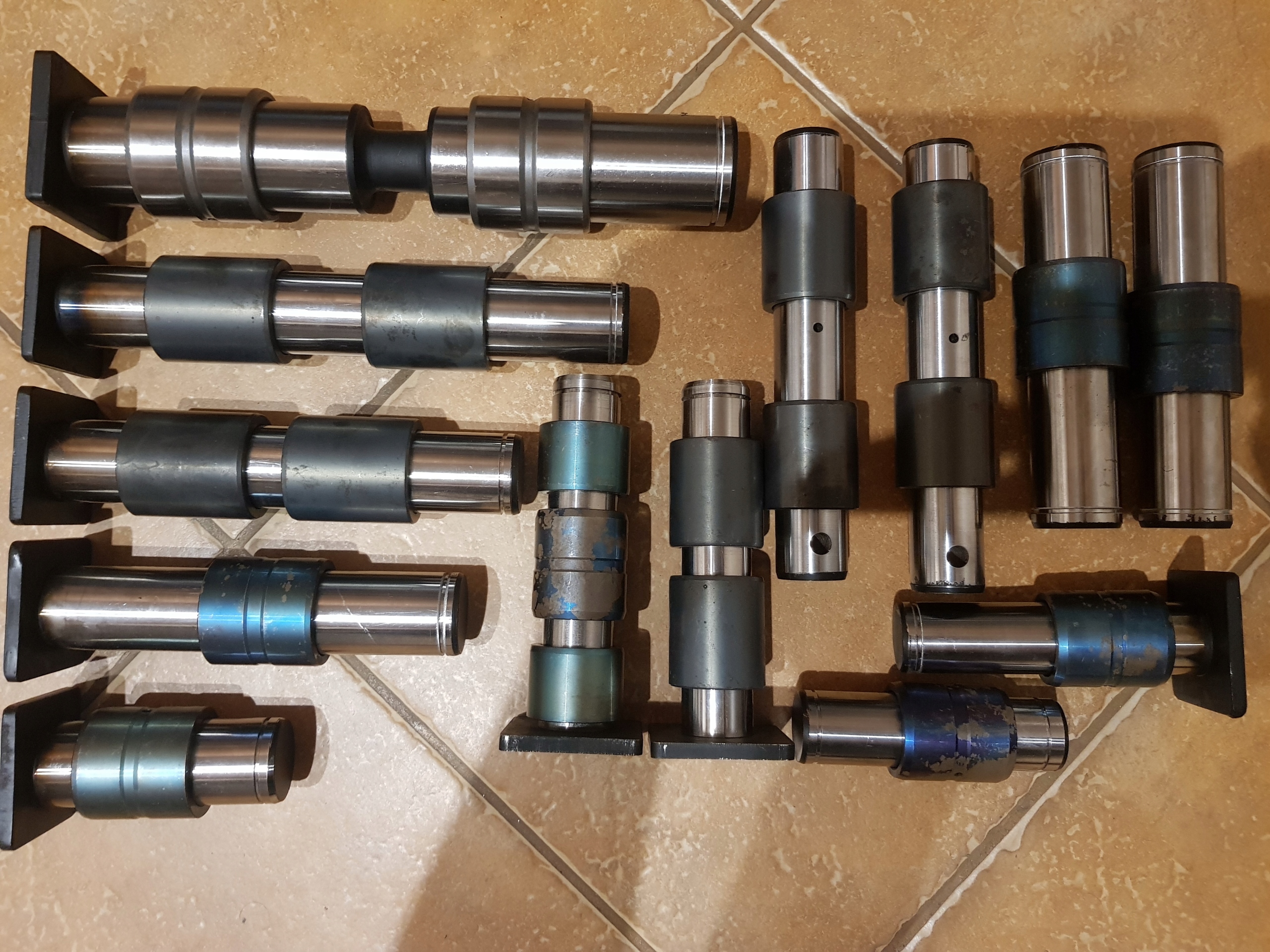 Втулки пальцы мини экскаватор. Втулки пальцы мини экскаватор. Втулки пальцы мини экскаватор. Пальцы втулки jcb. Палец переднего ковша jcb 3cx.