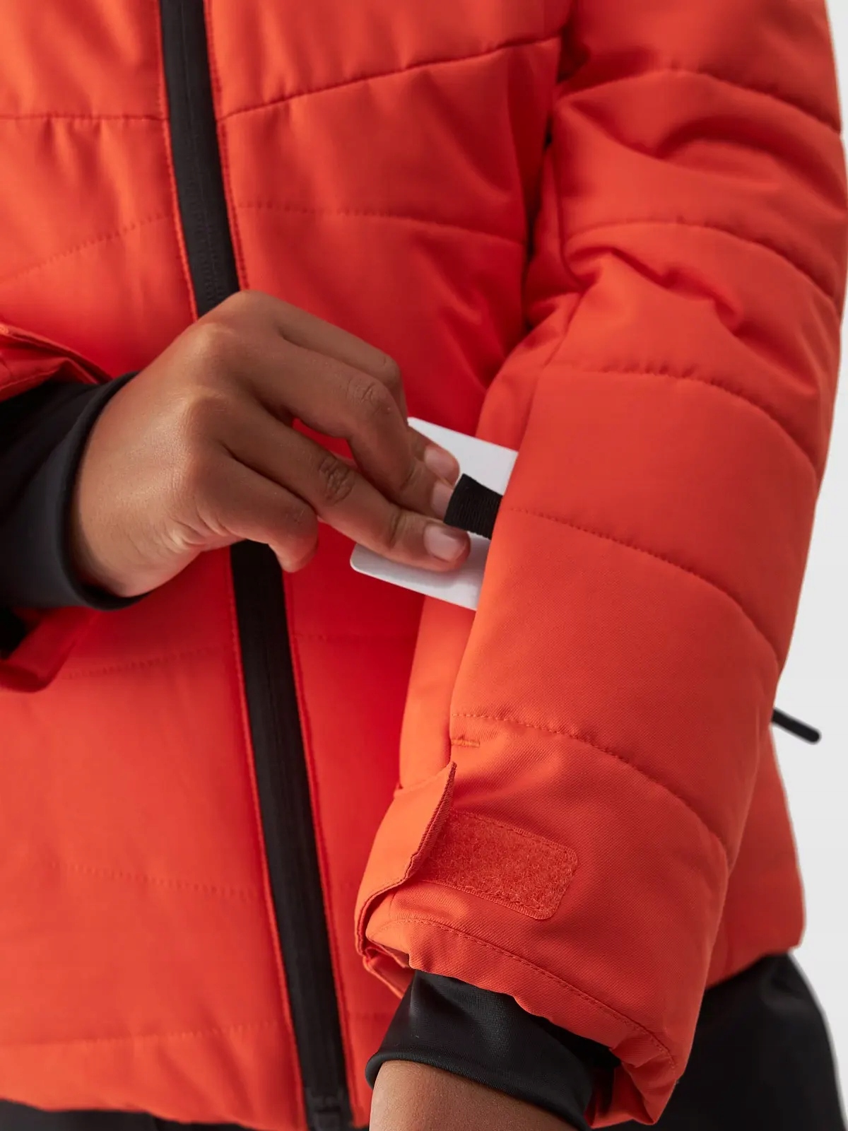 KURTKA ZIMOWA CHŁOPIĘCA 4F JUNIOR NARCIARSKA Z KAPTUREM CIEPŁA AW23M298 Płeć produkt uniseks