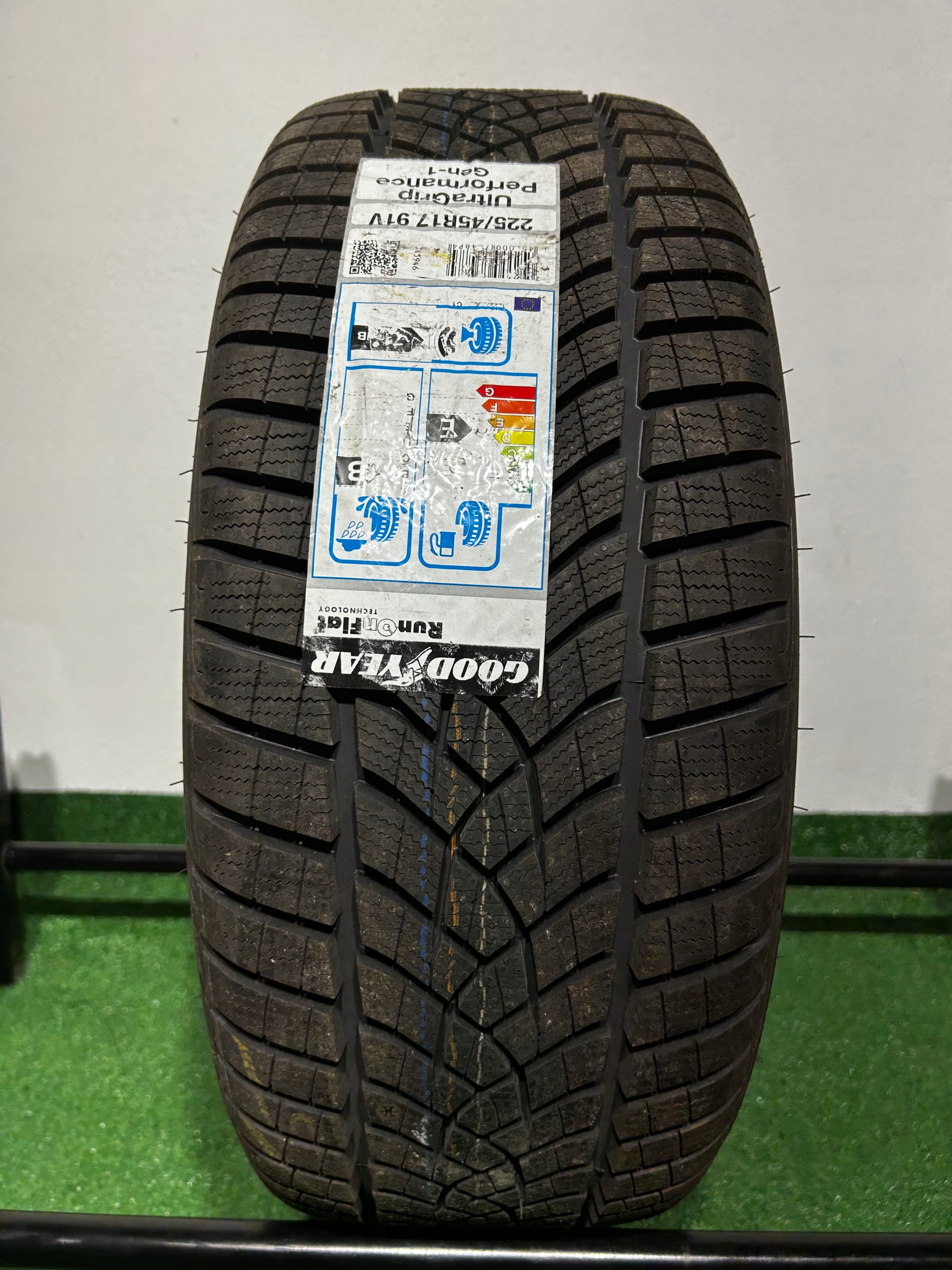 225/45R17 91V Goodyear UltraGrip Performance G1 NOWA run flat opona zimowa